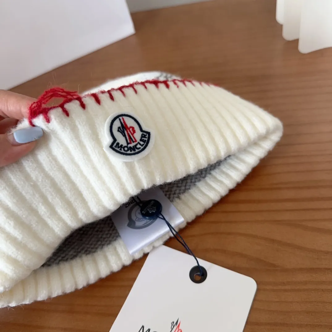 Moncler 25 autumn and winter wool knitted warm knitted hat has a soft and waxy texture like cashmere, authentic quality enjoyment!