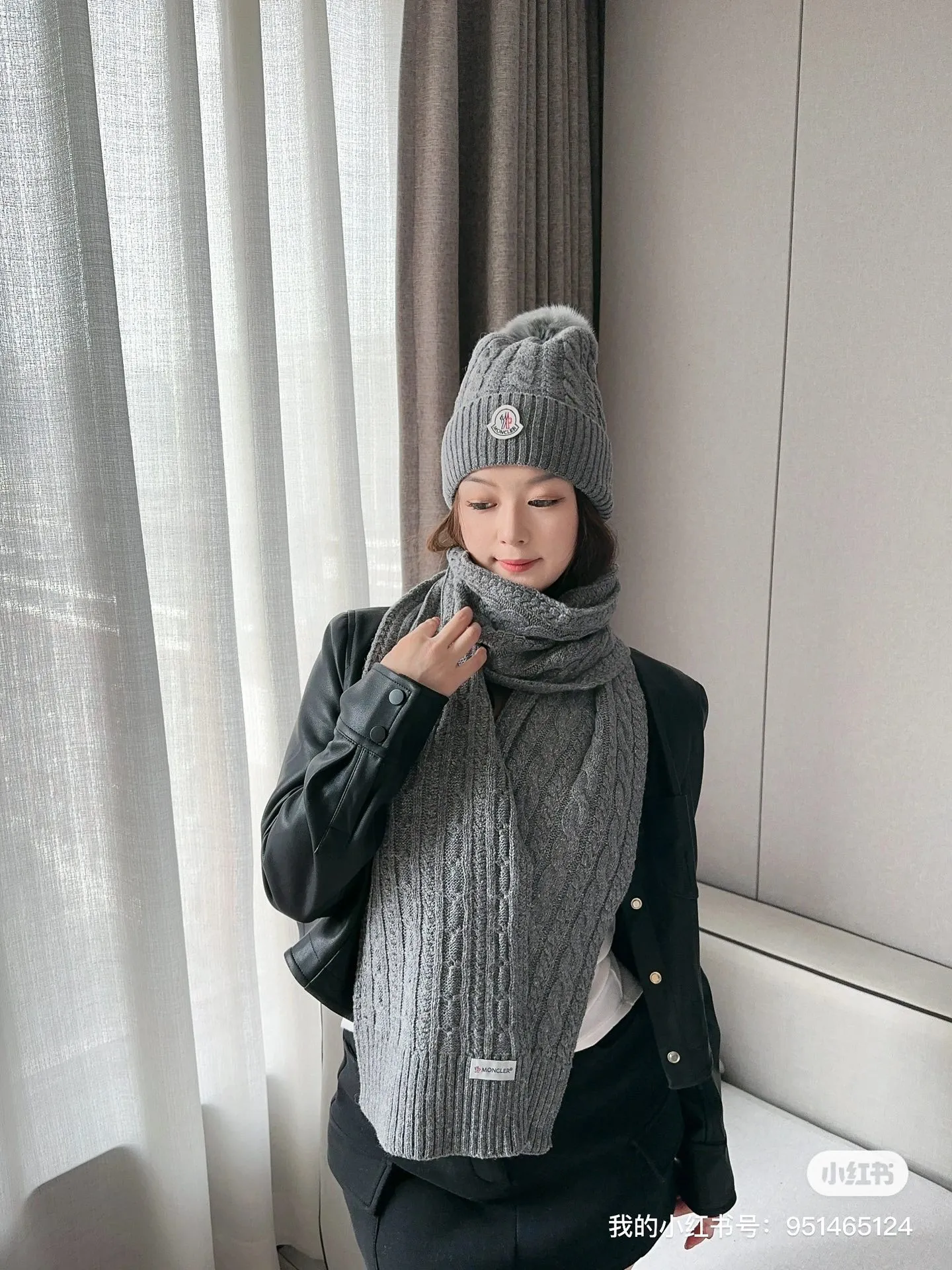 P170 MONCLER classic suit hat! Hat ➕Scarf! Cashmere and Rabbit Velvet Quality! It's warm and super comfortable~A great tool for young ladies to reduce their age in winter~This winter, all you need is a set of hats~It's warm and fashionable! Unisex model! Can be made as a couple model! Complete range of anti-counterfeiting labels and elevators! Many styles, welcome to choose!!