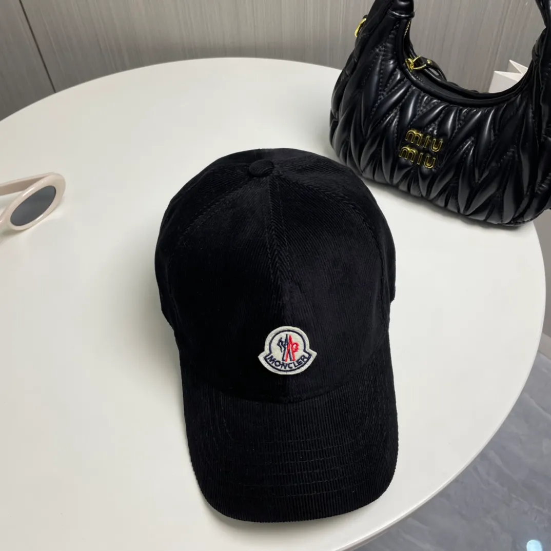 P70 Moncler Mouth Mouth New Autumn and Winter Corduroy Baseball Cap, full of texture. This year’s corduroy hat is really yyds ~