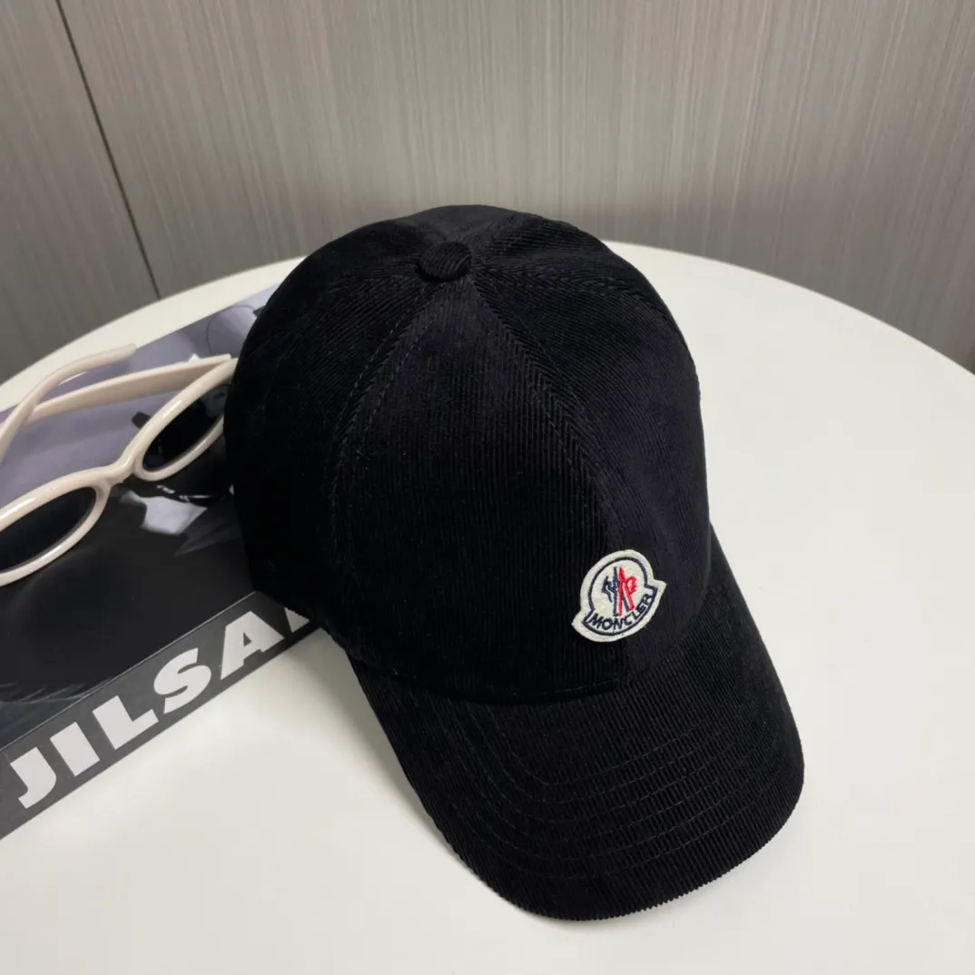 P70 Moncler Mouth Mouth New Autumn and Winter Corduroy Baseball Cap, full of texture. This year’s corduroy hat is really yyds ~