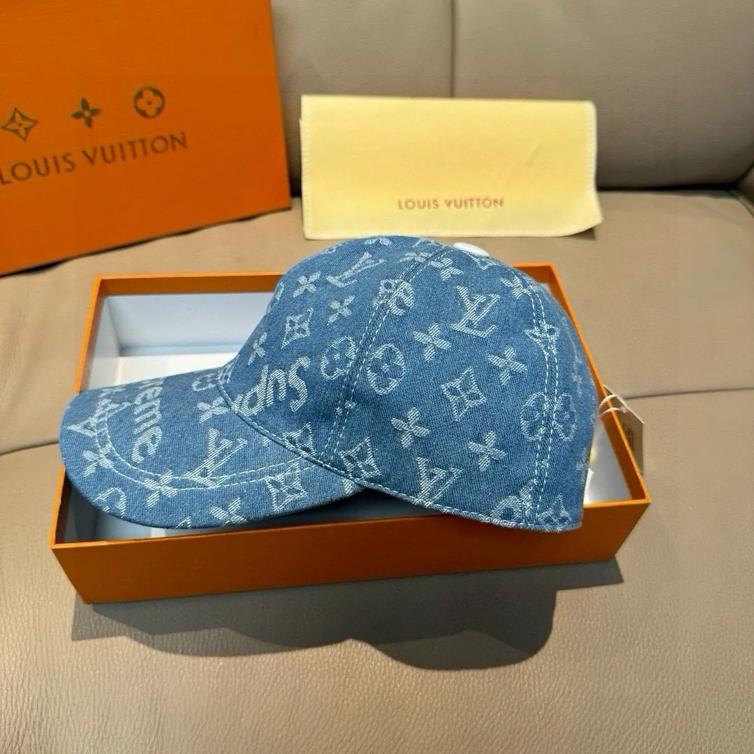 Batch 90, LV*supreme cooperation model, popular original baseball cap, 1:1 mold customization, original jacquard denim fabric + first layer of cowhide, meticulous and perfect workmanship, excellent quality, basic head circumference 56, adjustable patches.