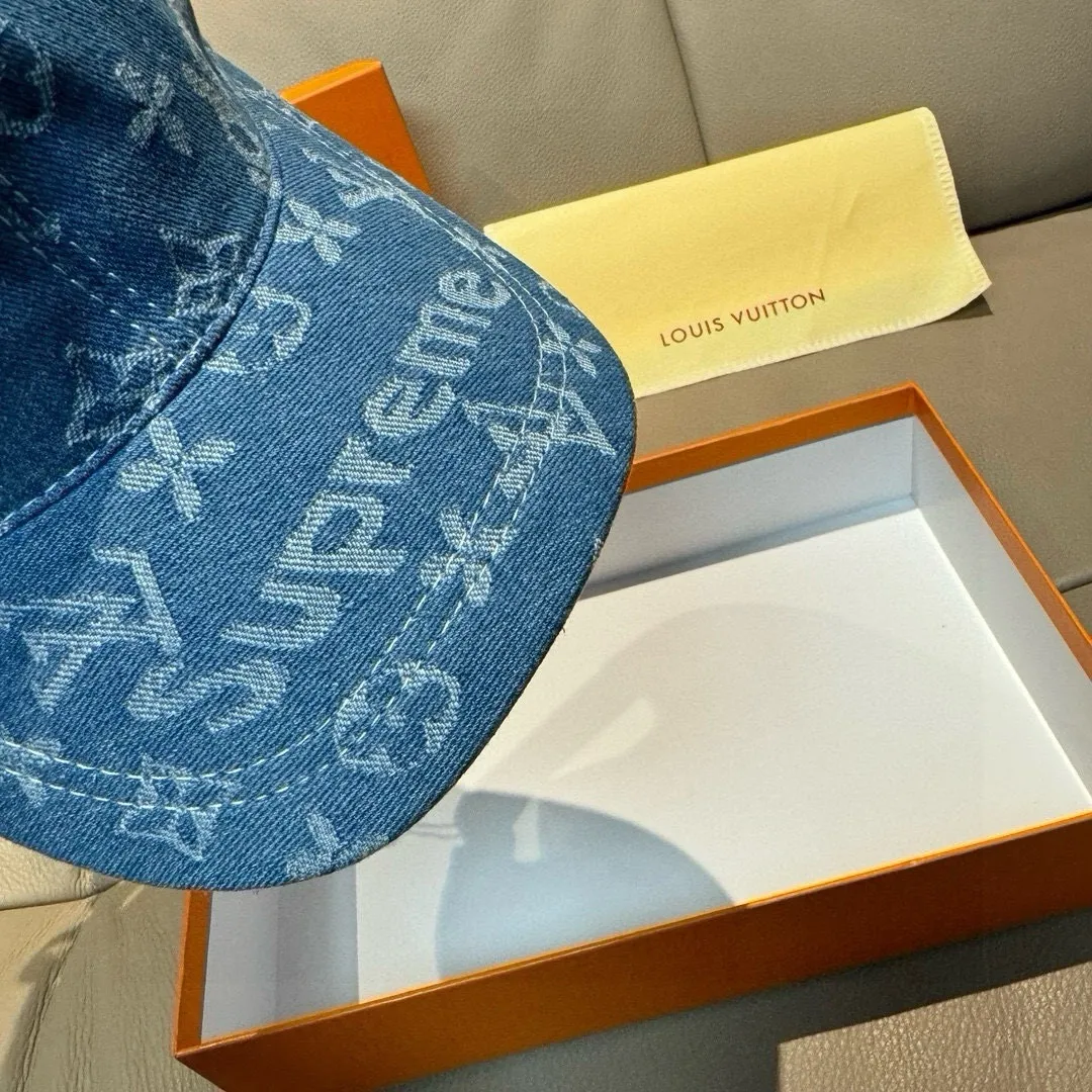 Batch 90, LV*supreme cooperation model, popular original baseball cap, 1:1 mold customization, original jacquard denim fabric + first layer of cowhide, meticulous and perfect workmanship, excellent quality, basic head circumference 56, adjustable patches.