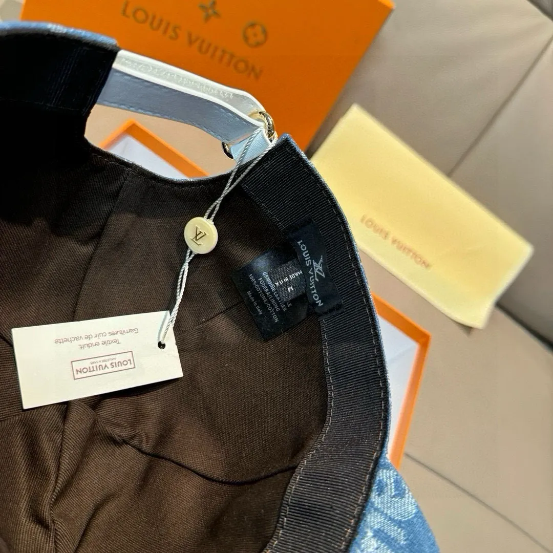 Batch 90, LV*supreme cooperation model, popular original baseball cap, 1:1 mold customization, original jacquard denim fabric + first layer of cowhide, meticulous and perfect workmanship, excellent quality, basic head circumference 56, adjustable patches.