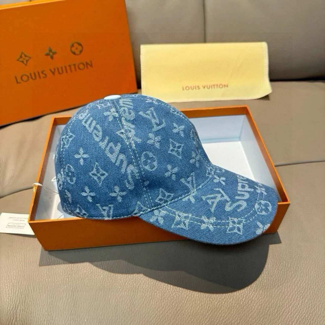 Batch 90, LV*supreme cooperation model, popular original baseball cap, 1:1 mold customization, original jacquard denim fabric + first layer of cowhide, meticulous and perfect workmanship, excellent quality, basic head circumference 56, adjustable patches.