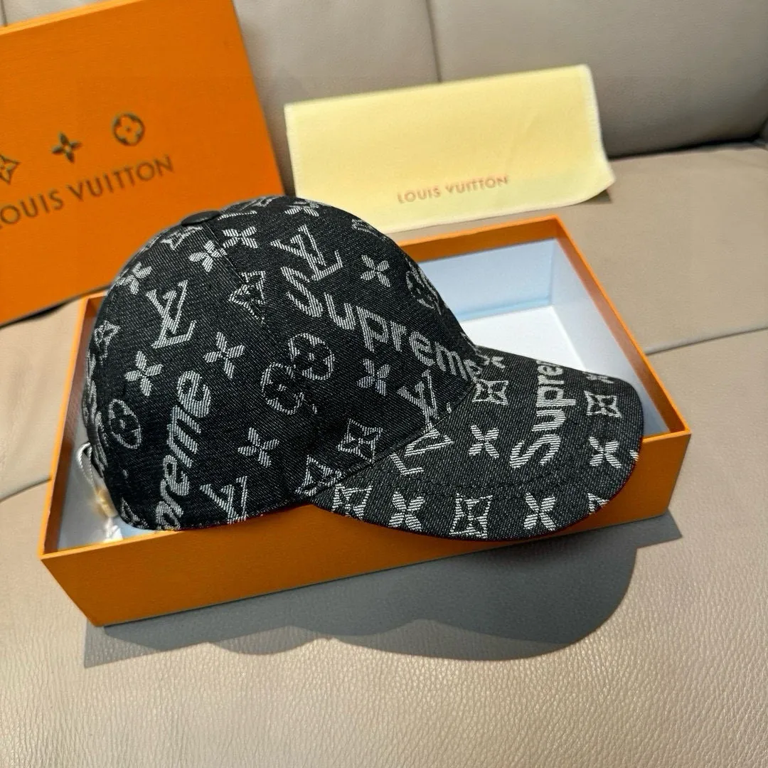 P90, LV*supreme cooperation model, popular version of the original baseball cap, 1:1 mold customization, original jacquard denim fabric + first layer of cowhide, meticulous and perfect workmanship, excellent quality, basic head circumference 56, adjustable patches.