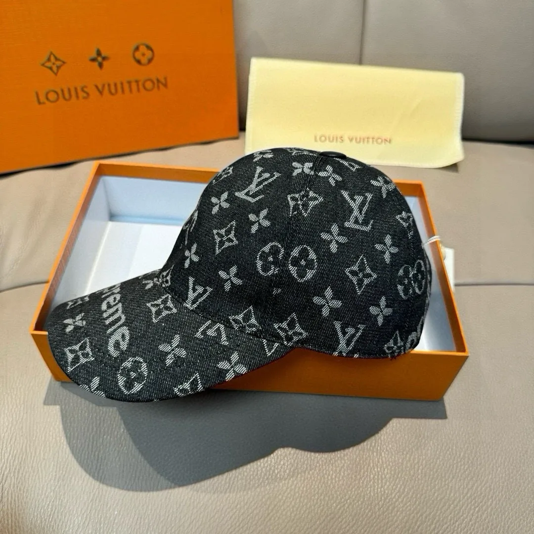 P90, LV*supreme cooperation model, popular version of the original baseball cap, 1:1 mold customization, original jacquard denim fabric + first layer of cowhide, meticulous and perfect workmanship, excellent quality, basic head circumference 56, adjustable patches.