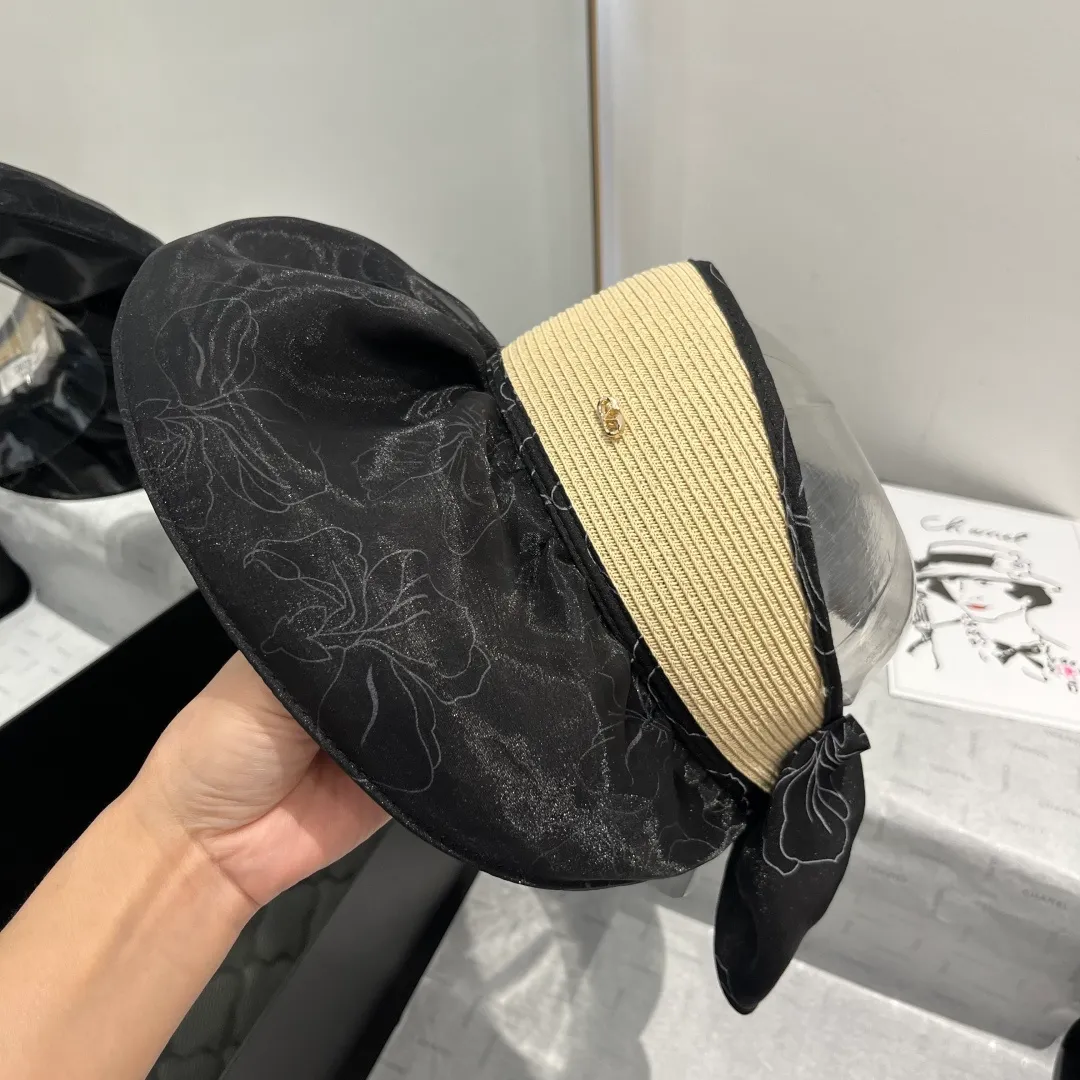 💰120¥ Valentino hollow top sun hat, head circumference 57cm