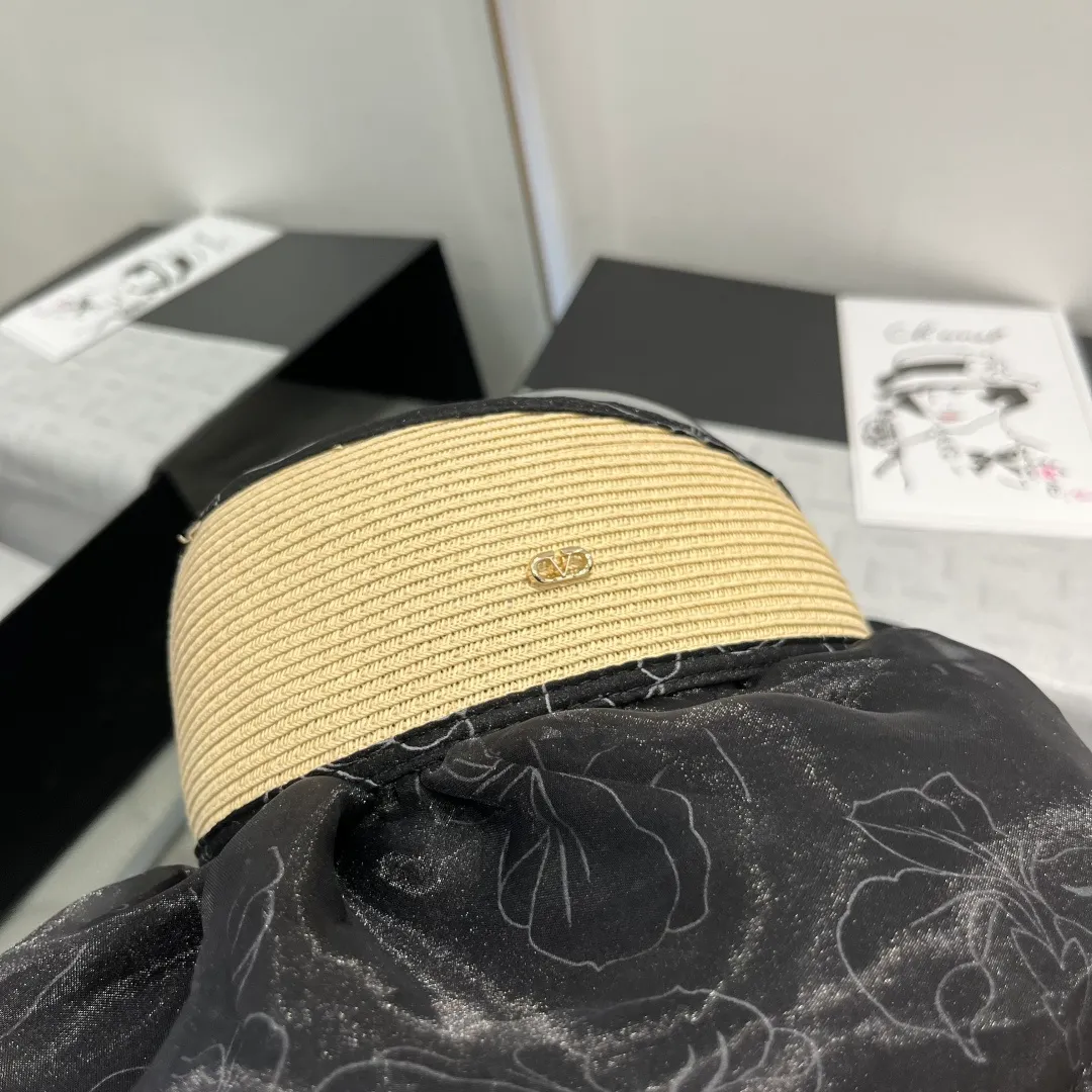 💰120¥ Valentino hollow top sun hat, head circumference 57cm
