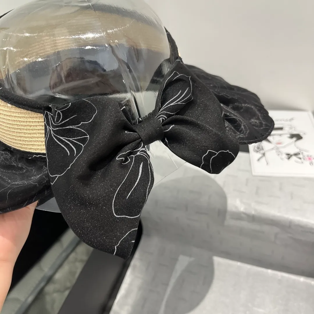 💰120¥ Valentino hollow top sun hat, head circumference 57cm