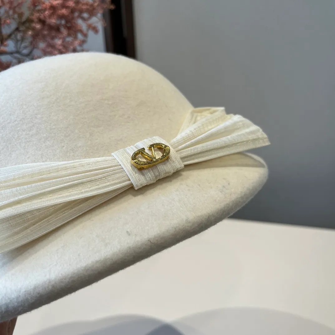 💰220¥ White Valentino new autumn and winter wool basin hat, 100% wool fabric%, head circumference 57cm