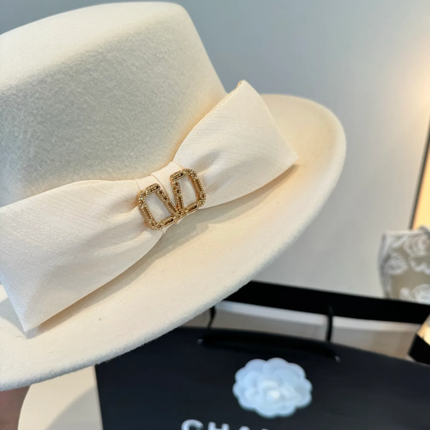 💰210¥ White Valentino new wool top hat, flat top hat, 100% wool fabric 🦙%, head circumference 57cm