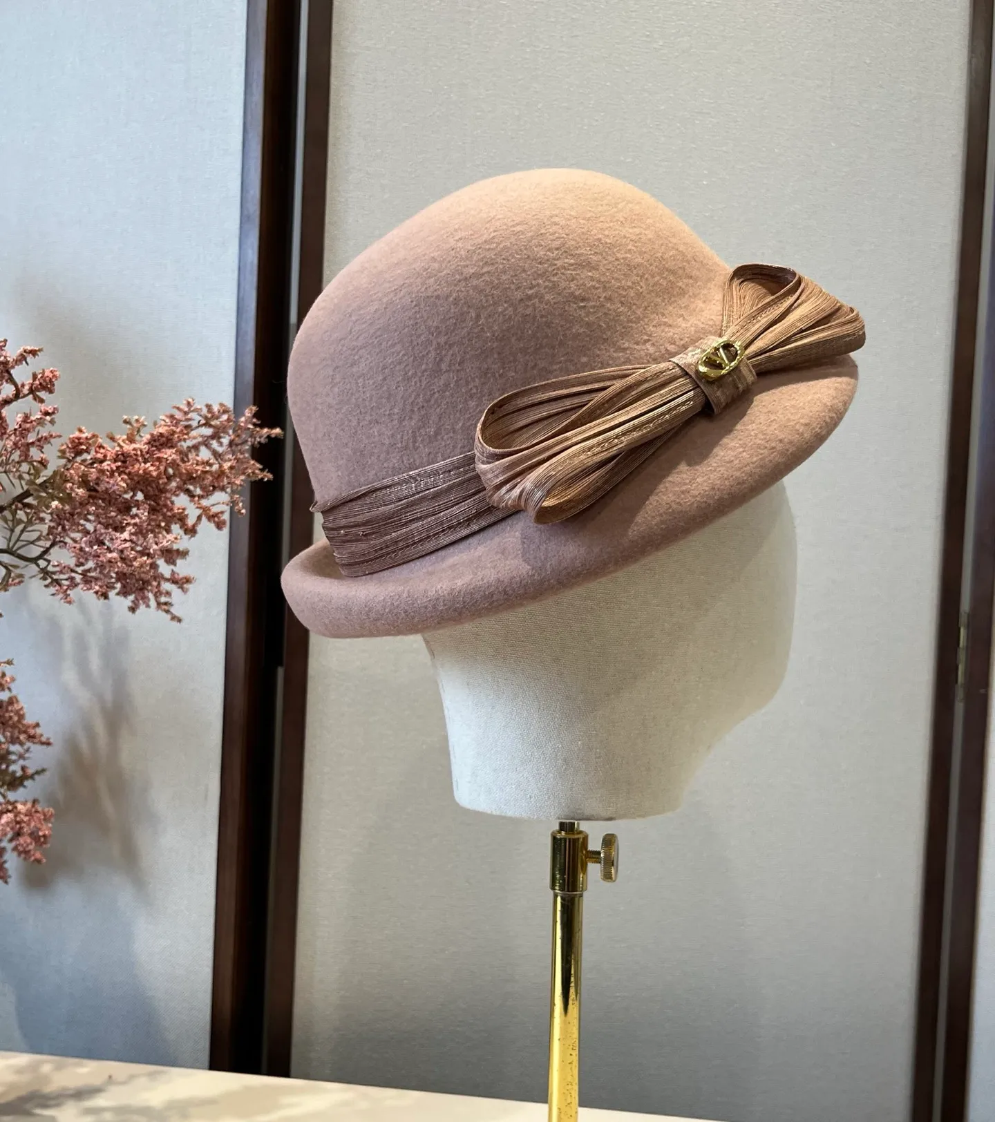 💰200¥ Valentino's new autumn and winter wool basin hat, 100% wool fabric%, head circumference 57cm