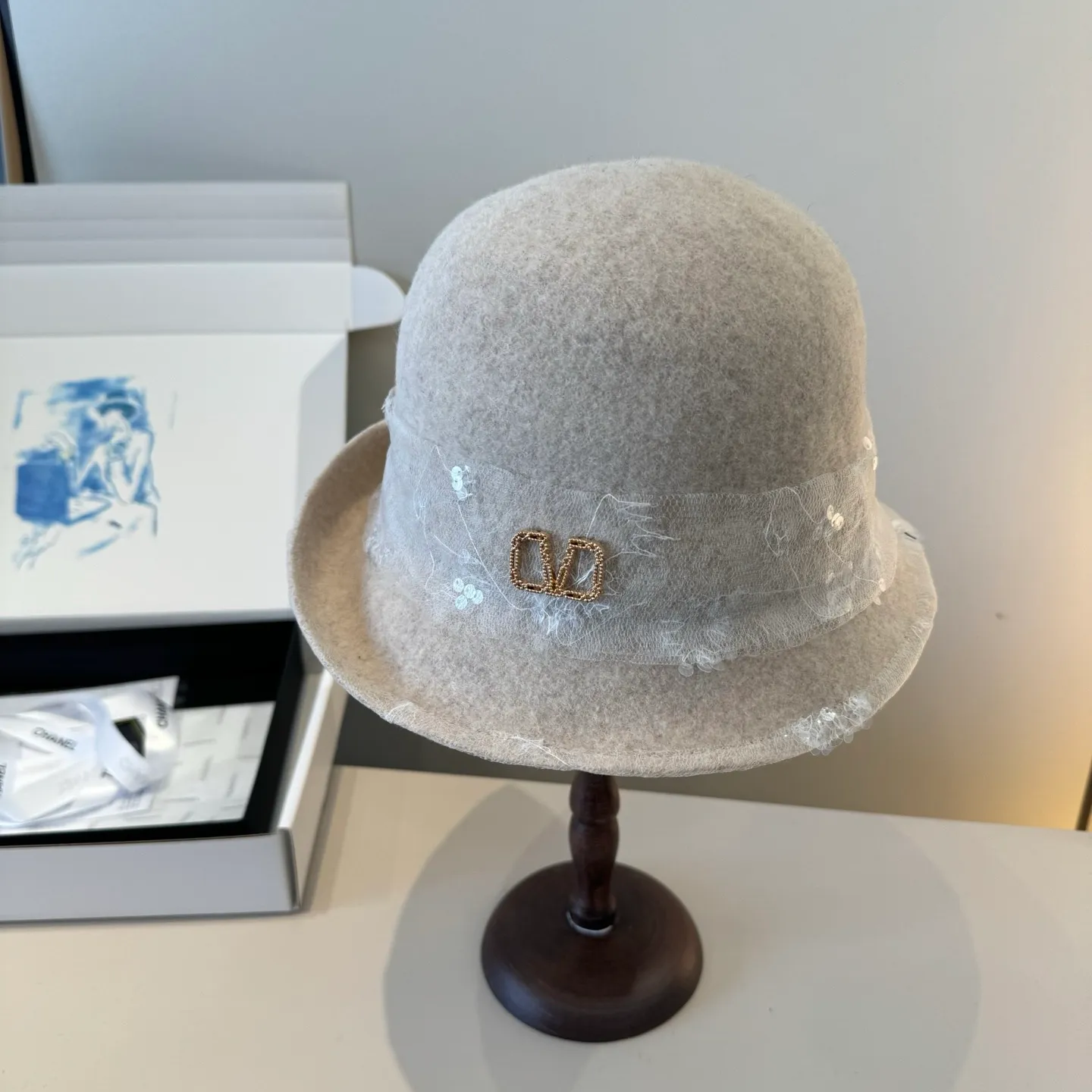💰160¥ Valentino’s new wool curled basin hat, irregular cut design, head circumference 57cm