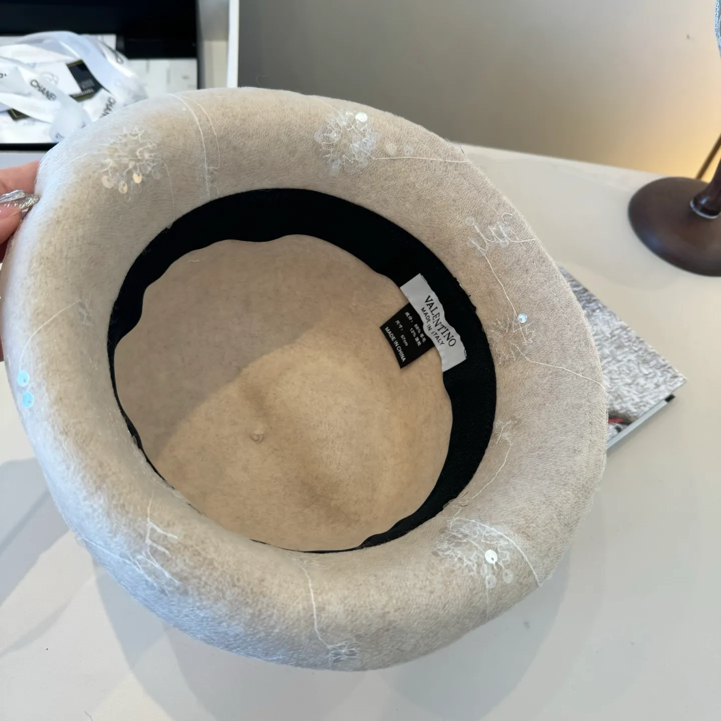 💰160¥ Valentino’s new wool curled basin hat, irregular cut design, head circumference 57cm