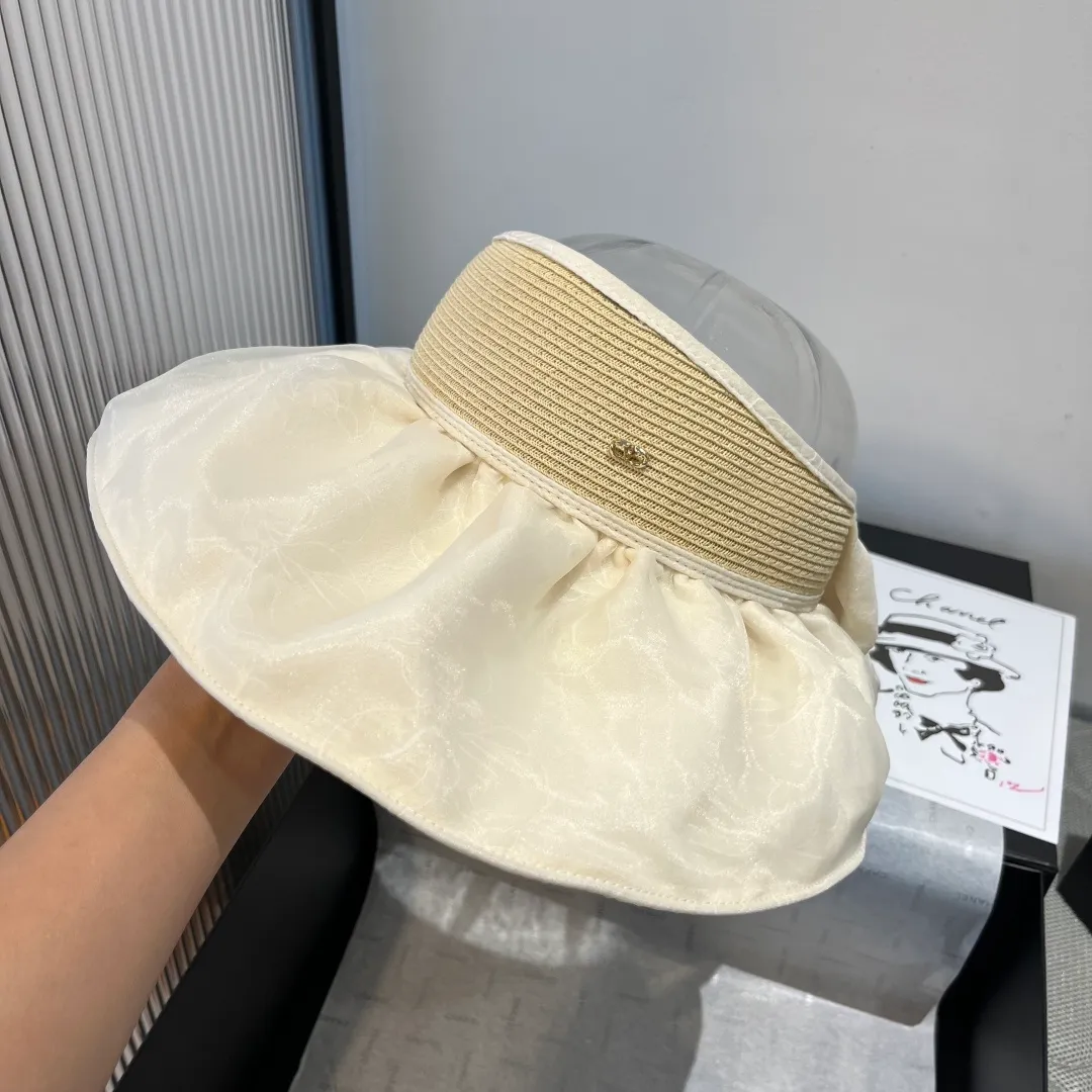💰120¥ Valentino hollow top sun hat, head circumference 57cm