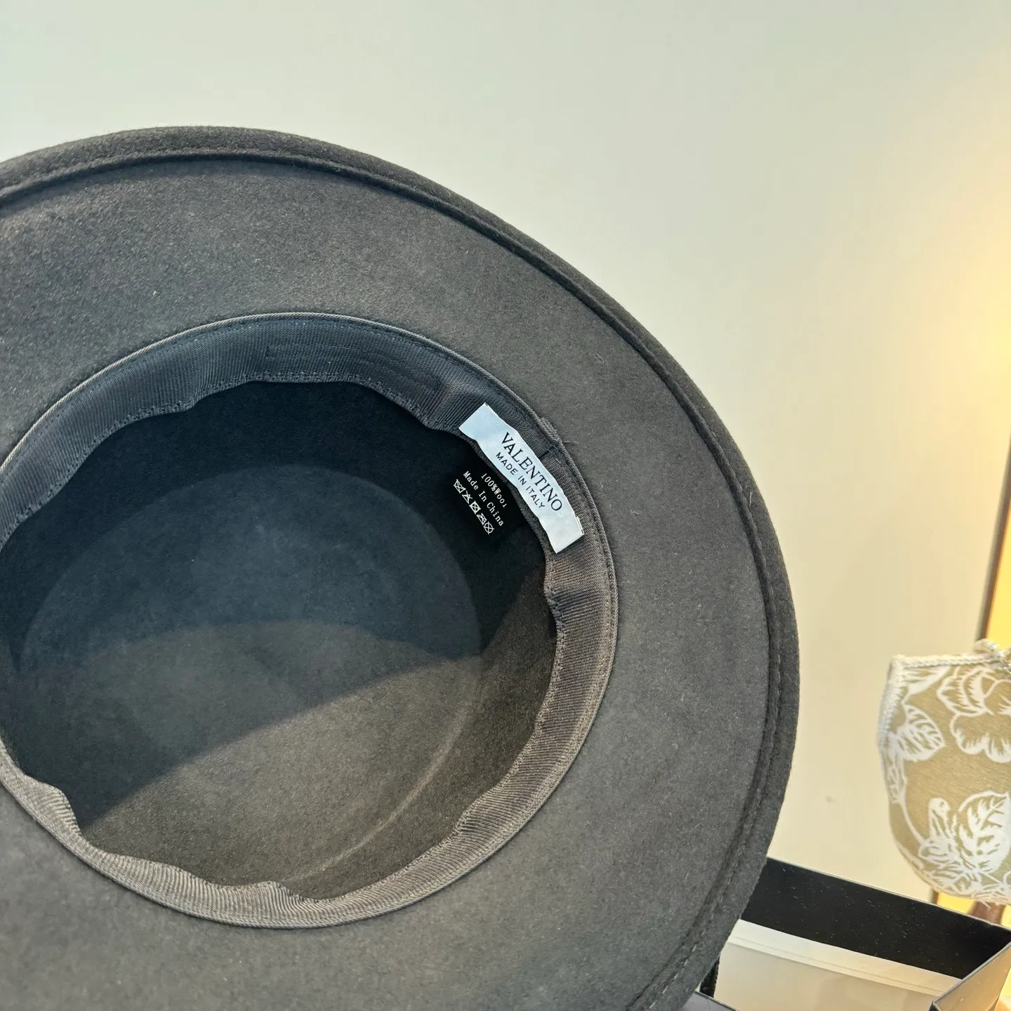 💰200¥ Valentino new wool top hat, flat top hat, 100% wool fabric 🦙%, head circumference 57cm