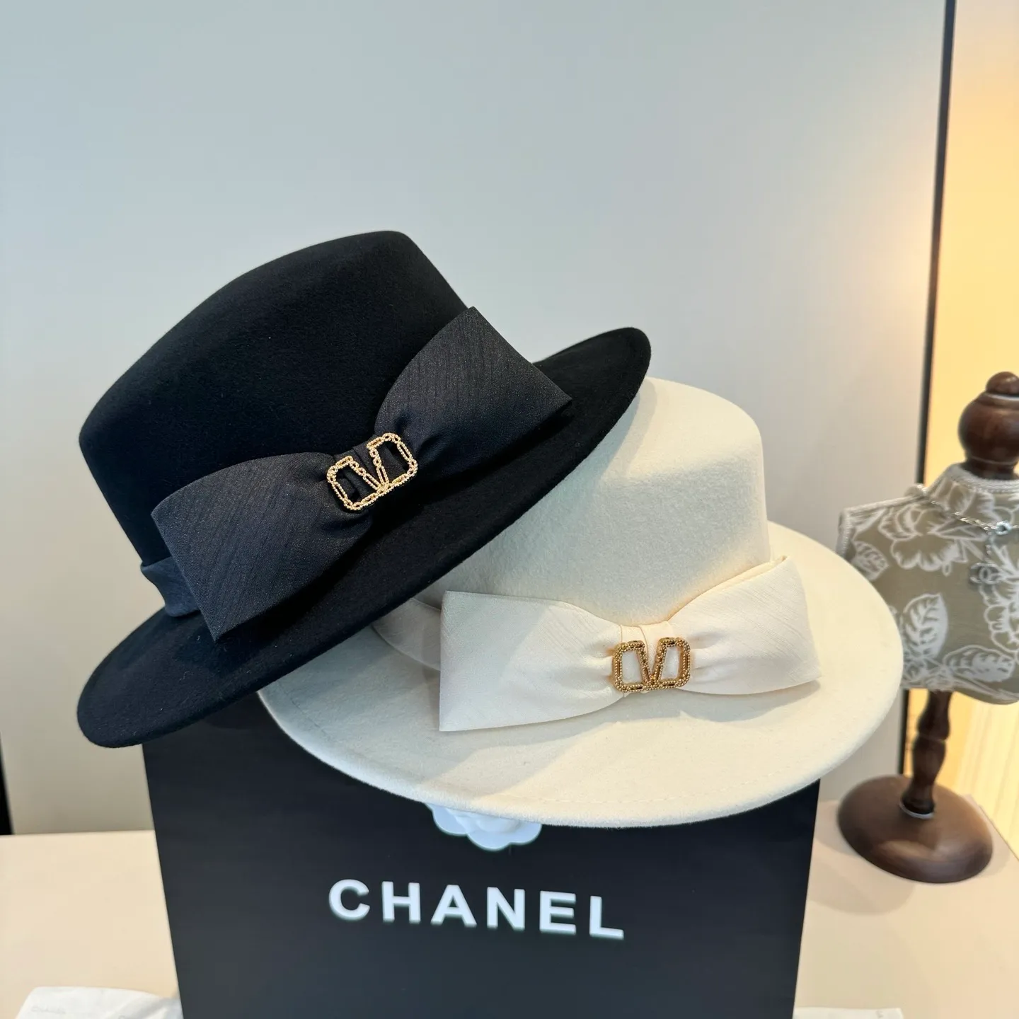 💰200¥ Valentino new wool top hat, flat top hat, 100% wool fabric 🦙%, head circumference 57cm