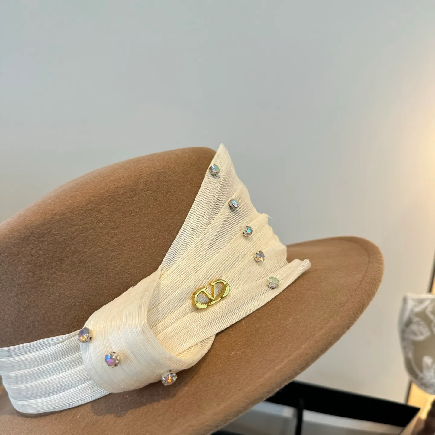 💰240¥ Valentino’s new classic lady style flat top hat, head circumference 57cm