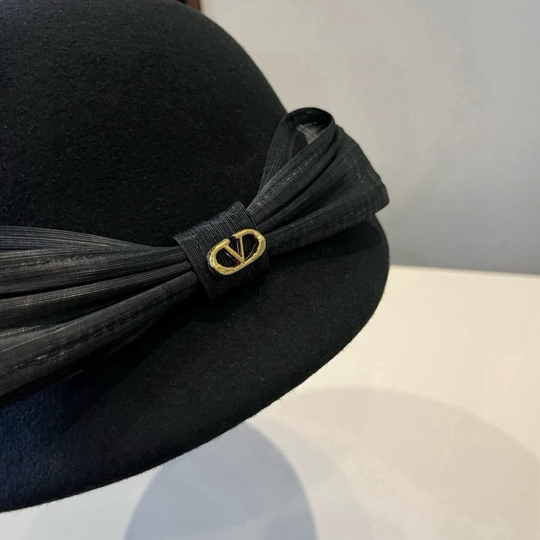 💰210¥ Valentino's new autumn and winter wool basin hat, 100% wool fabric%, head circumference 57cm