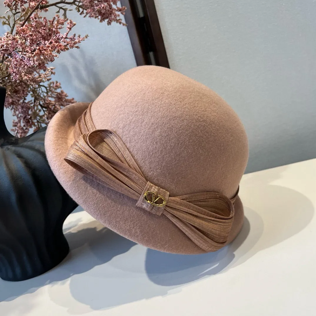 💰210¥ Valentino's new autumn and winter wool basin hat, 100% wool fabric%, head circumference 57cm