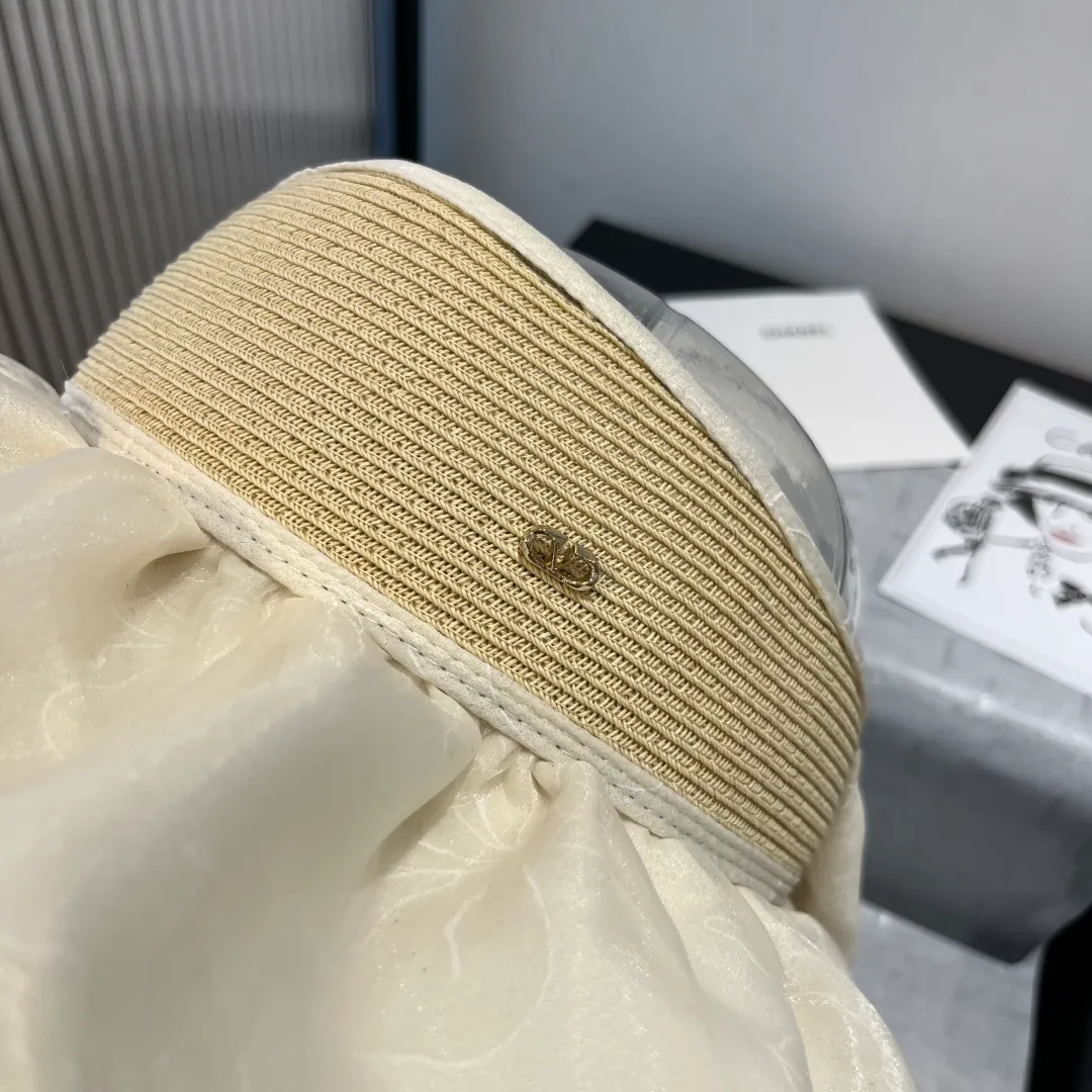 💰120¥ Valentino hollow top sun hat, head circumference 57cm
