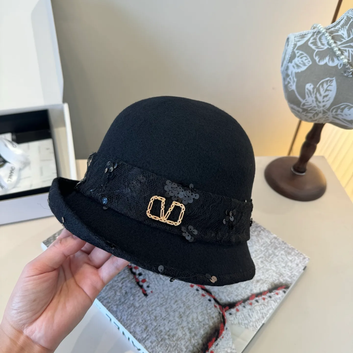 💰160¥ Valentino’s new wool curled basin hat, irregular cut design, head circumference 57cm