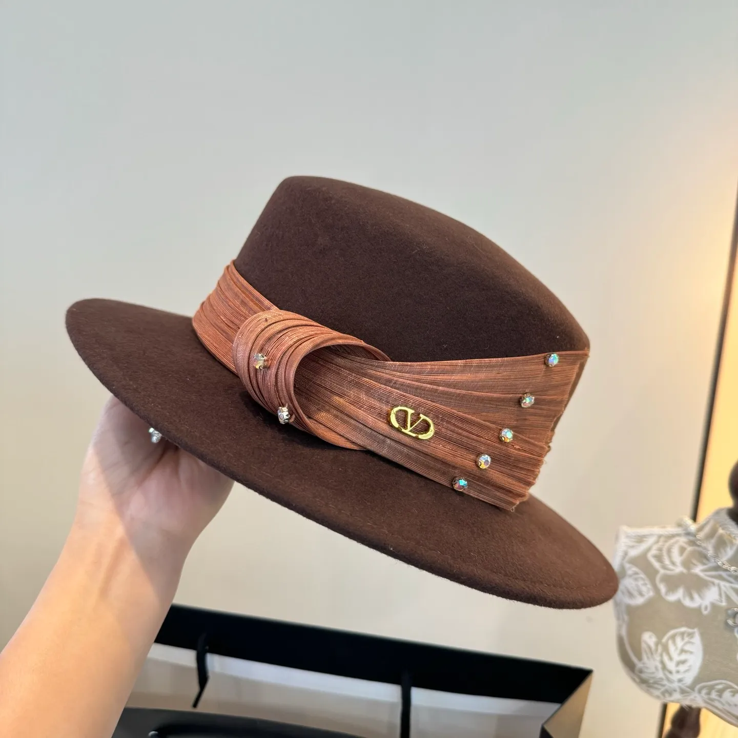 💰240¥ Valentino’s new classic lady style flat top hat, head circumference 57cm