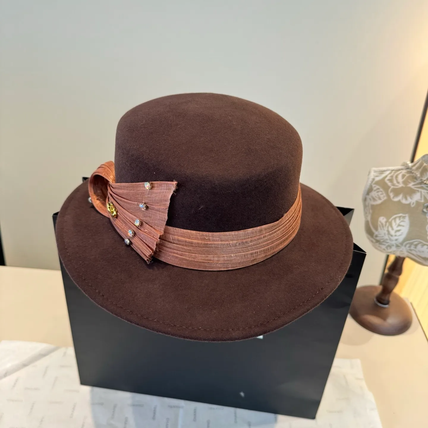 💰240¥ Valentino’s new classic lady style flat top hat, head circumference 57cm