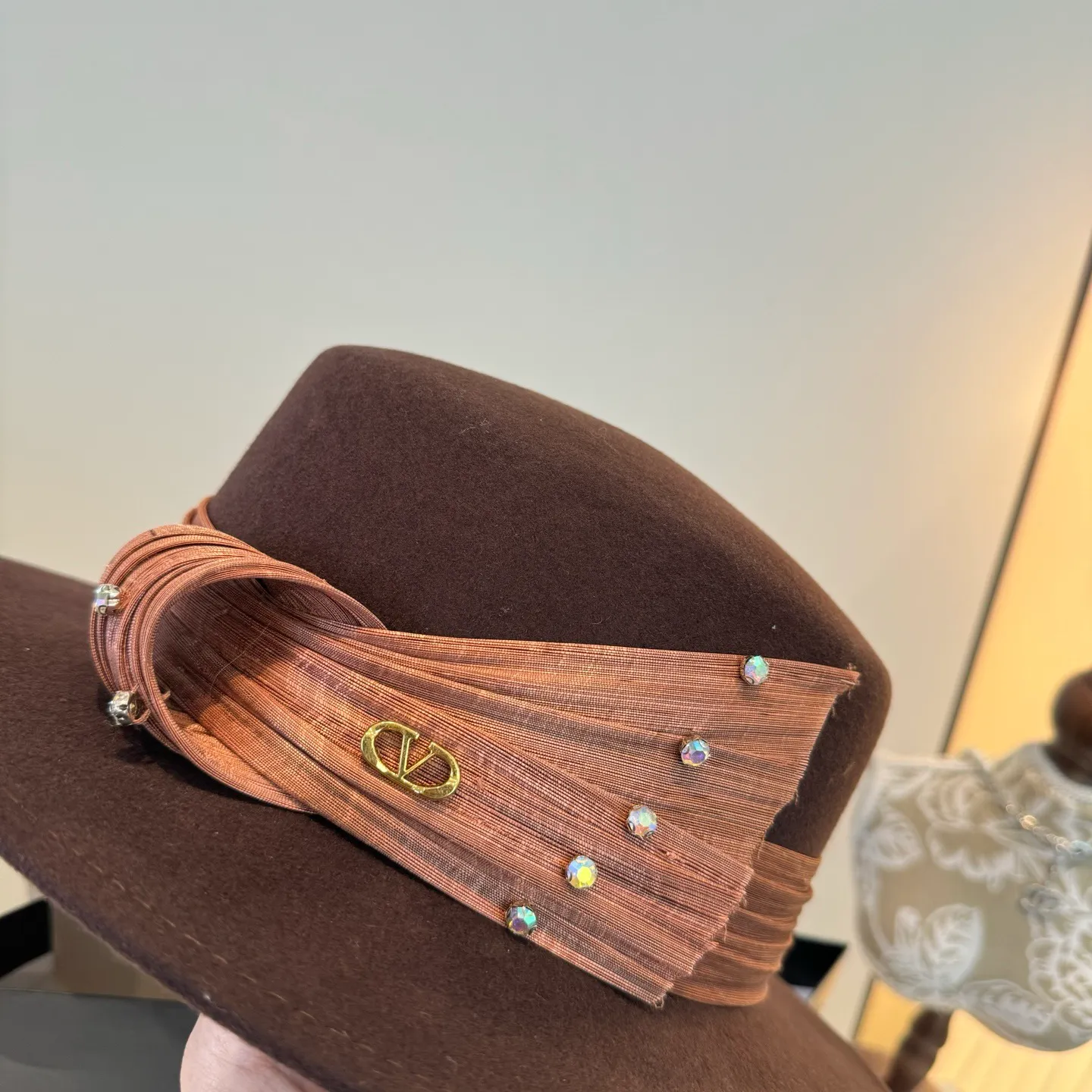 💰240¥ Valentino’s new classic lady style flat top hat, head circumference 57cm