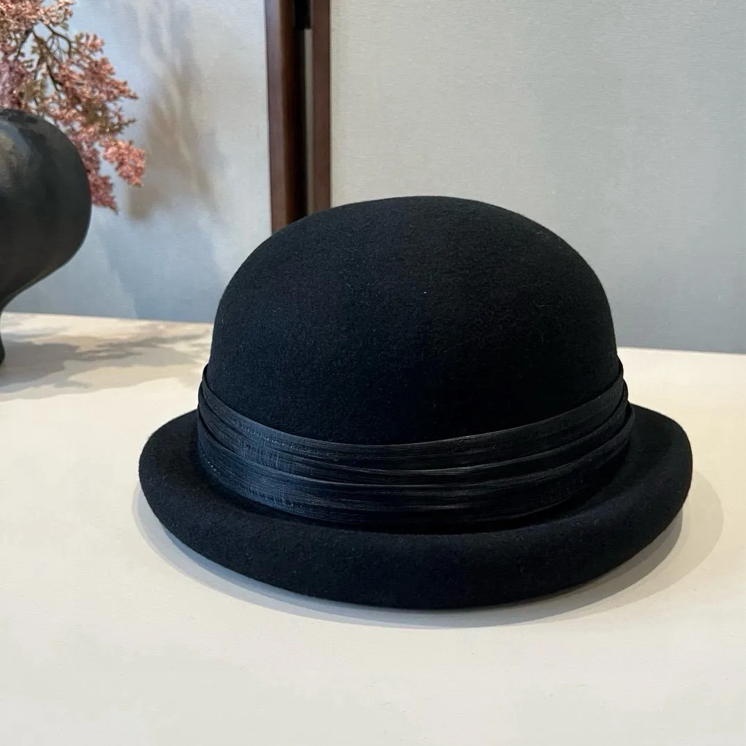 💰200¥ Valentino's new autumn and winter wool basin hat, 100% wool fabric%, head circumference 57cm