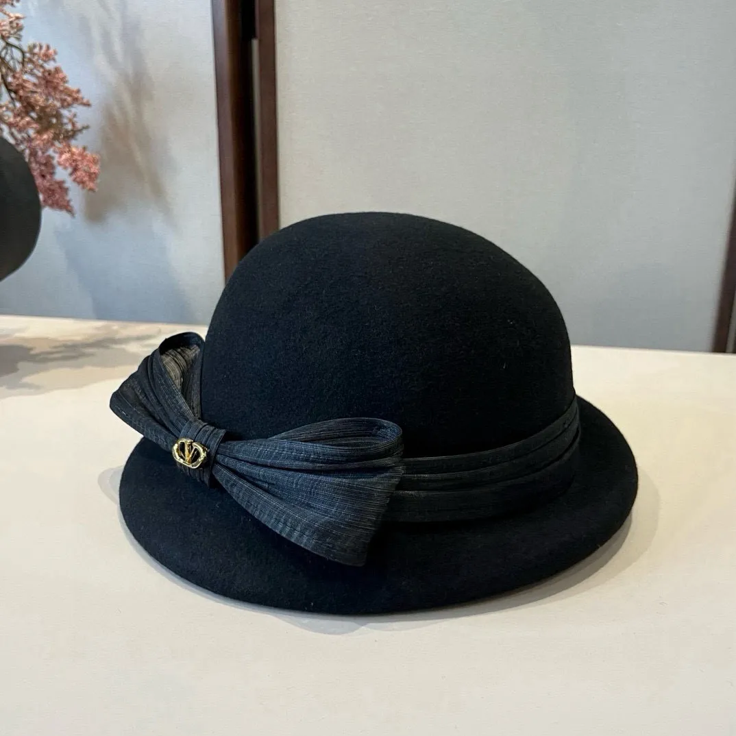 💰200¥ Valentino's new autumn and winter wool basin hat, 100% wool fabric%, head circumference 57cm