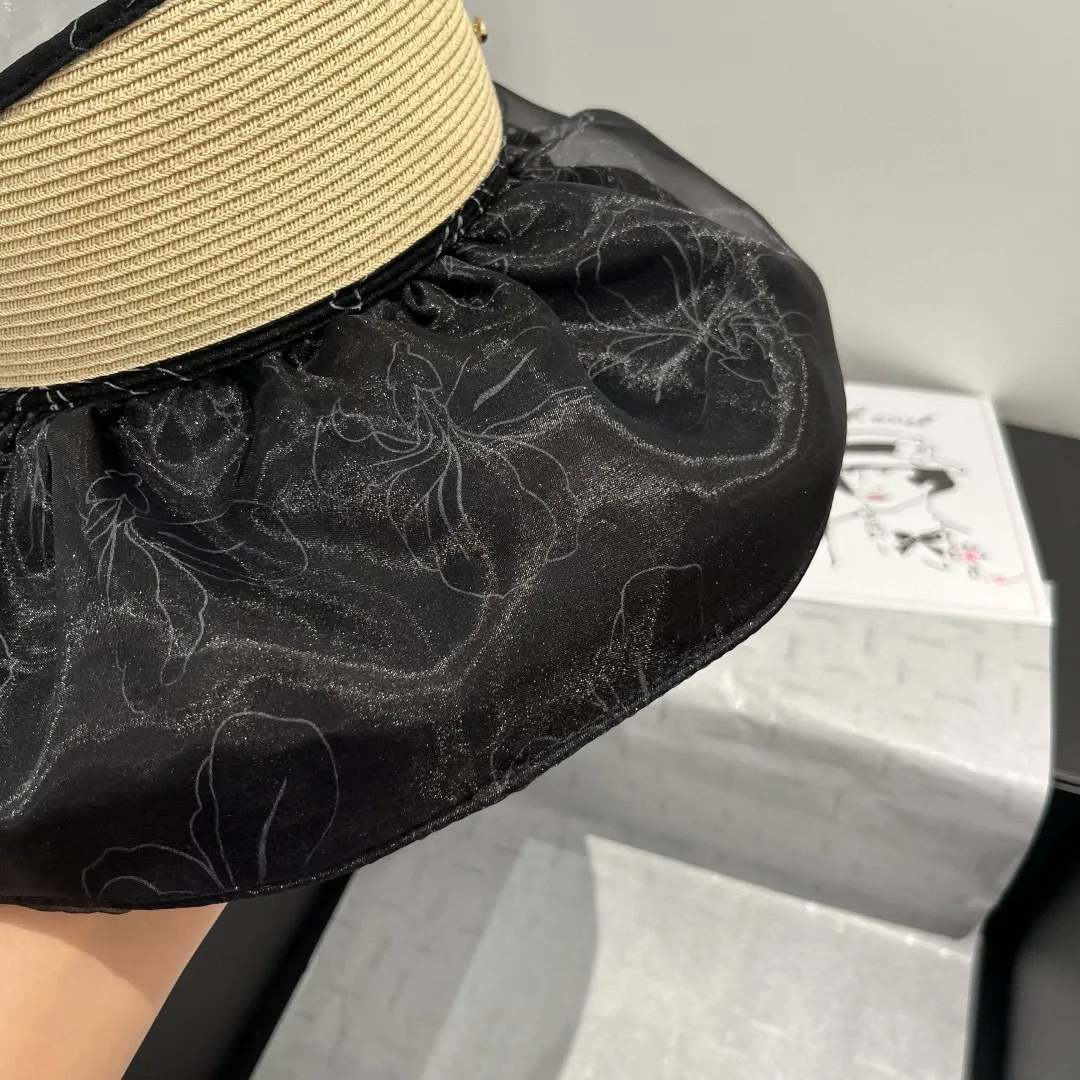 💰120¥ Valentino hollow top sun hat, head circumference 57cm
