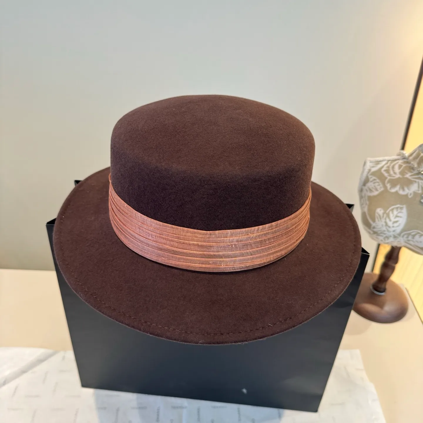 💰240¥ Valentino’s new classic lady style flat top hat, head circumference 57cm