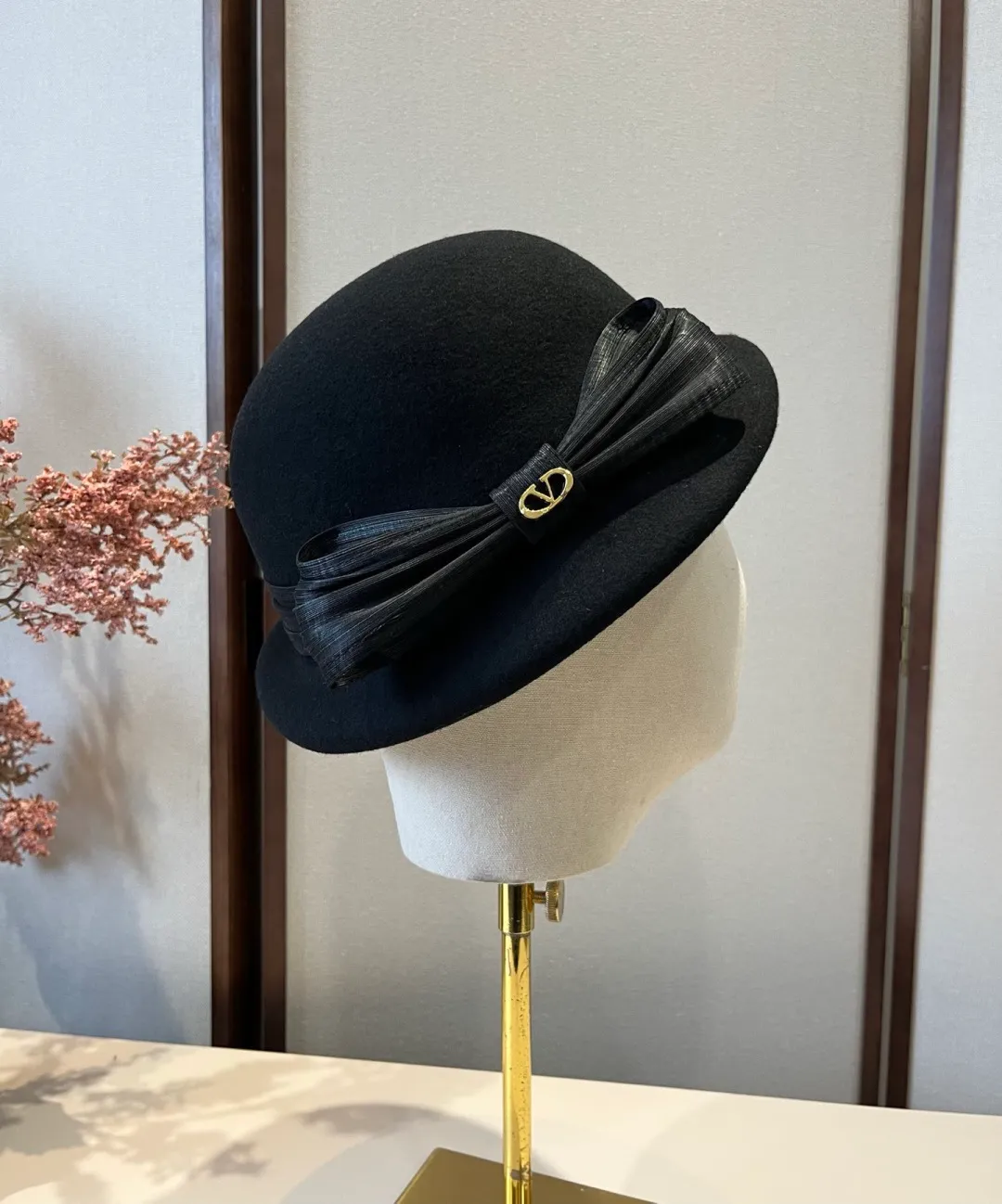 💰200¥ Valentino's new autumn and winter wool basin hat, 100% wool fabric%, head circumference 57cm