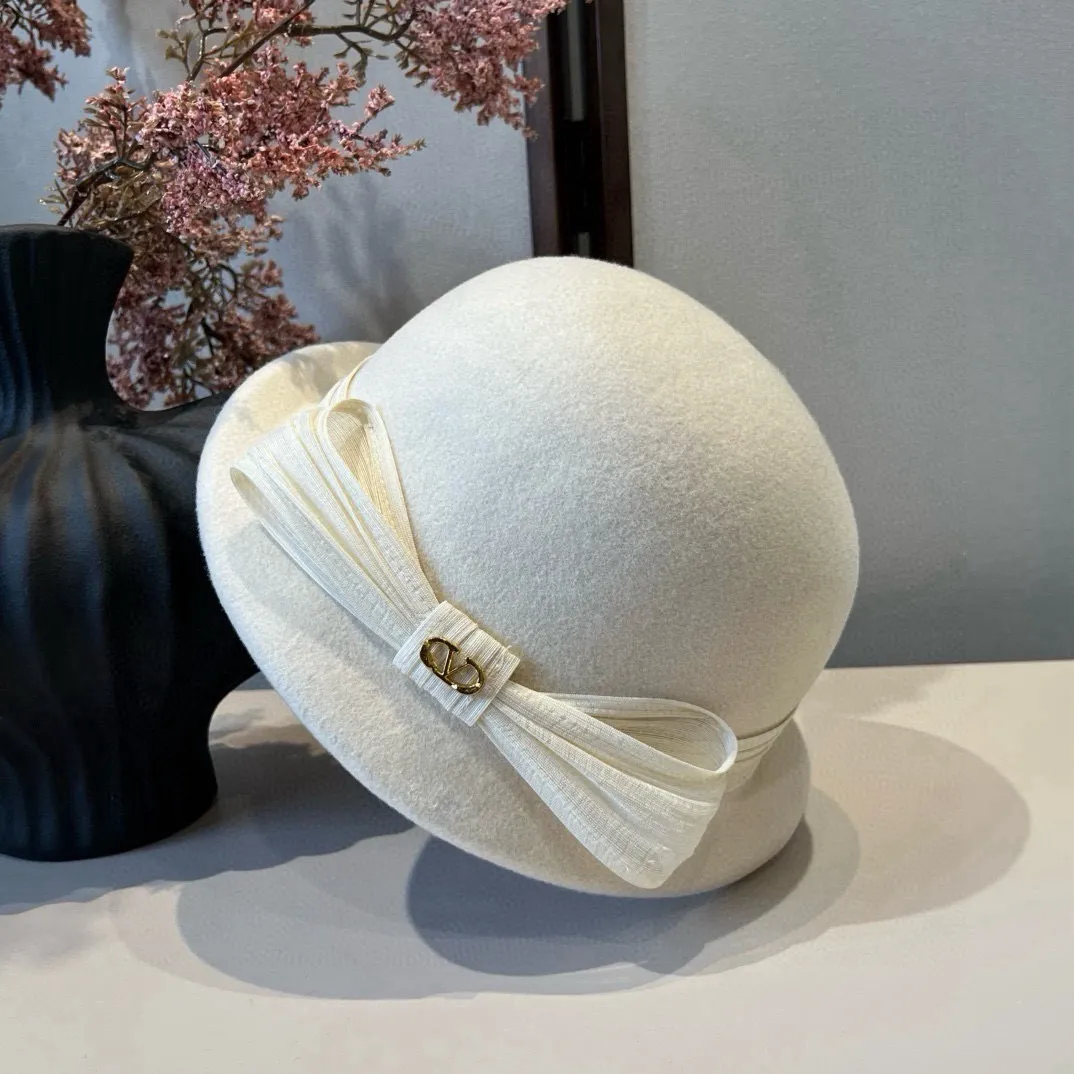 💰220¥ White Valentino new autumn and winter wool basin hat, 100% wool fabric%, head circumference 57cm