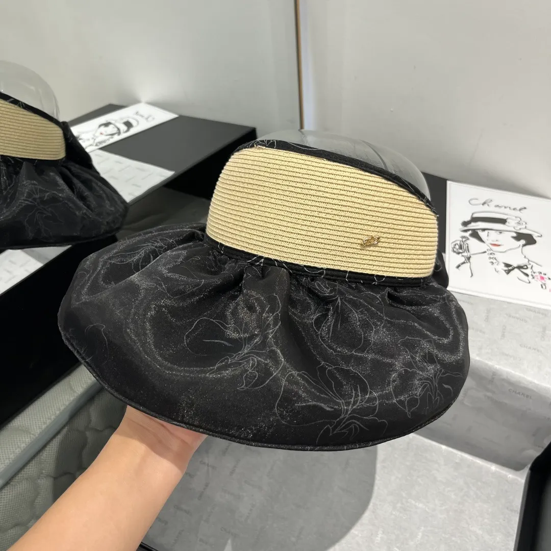 💰120¥ Valentino hollow top sun hat, head circumference 57cm