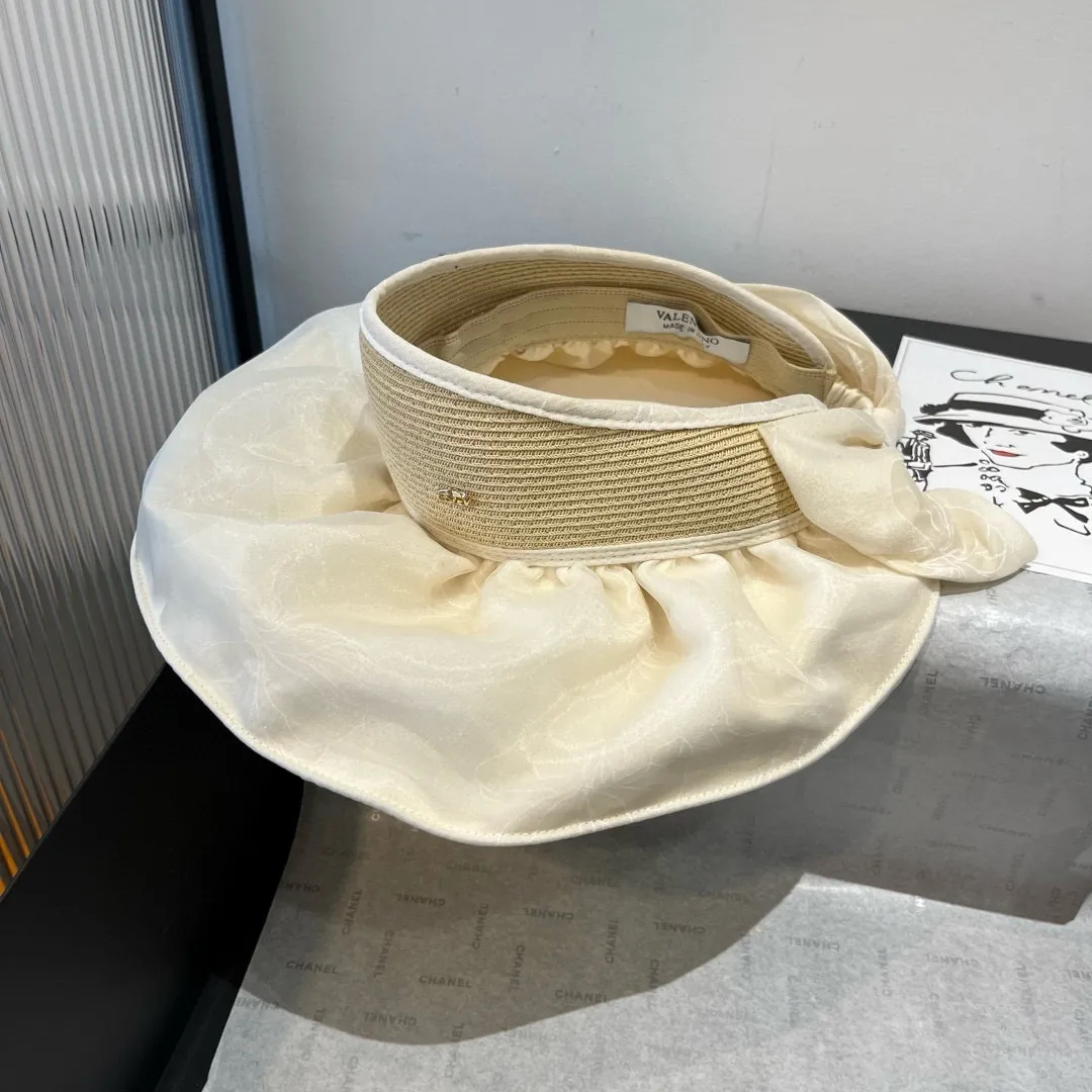 💰120¥ Valentino hollow top sun hat, head circumference 57cm