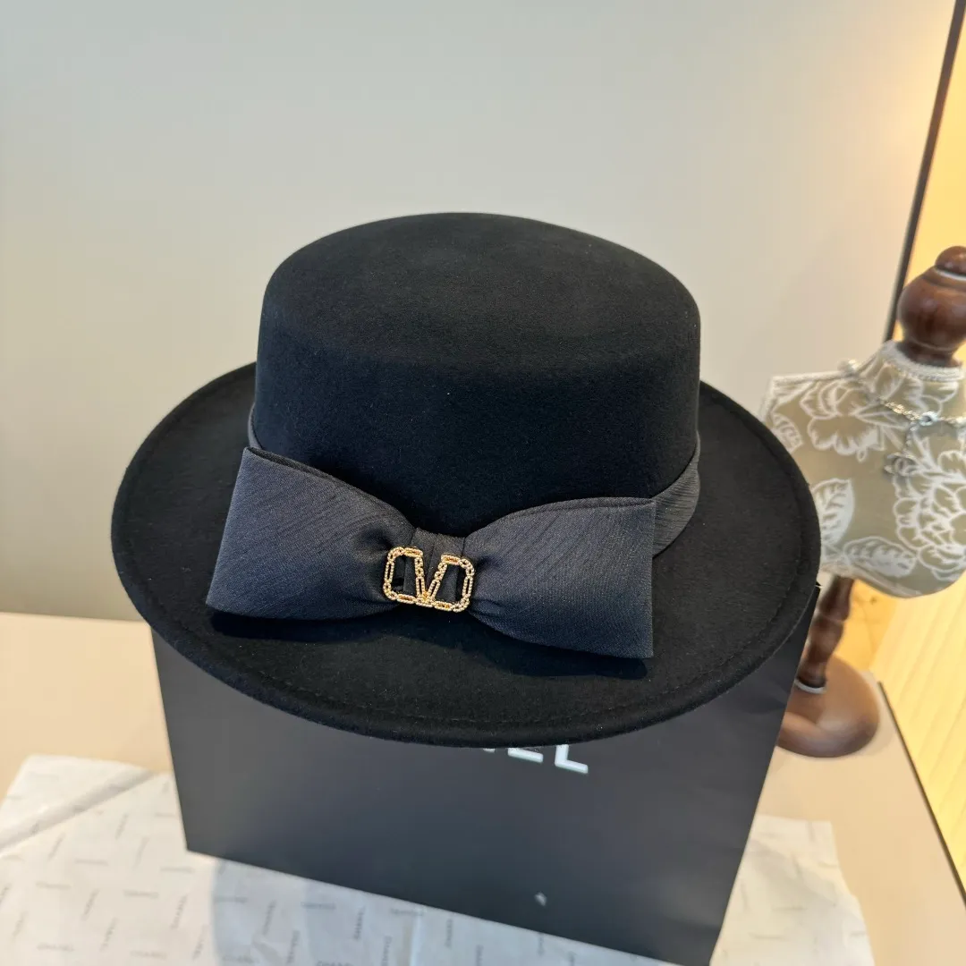 💰200¥ Valentino new wool top hat, flat top hat, 100% wool fabric 🦙%, head circumference 57cm