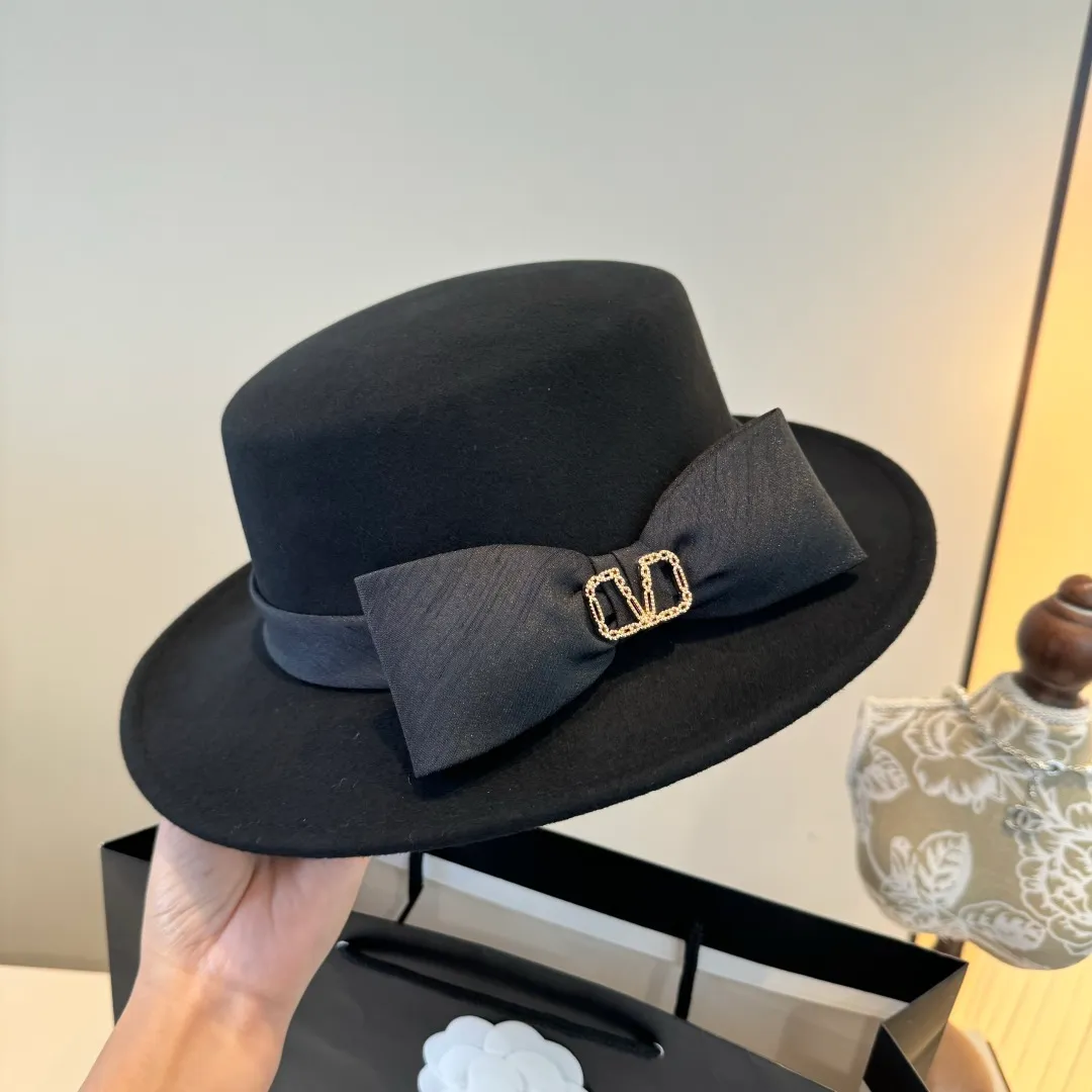 💰200¥ Valentino new wool top hat, flat top hat, 100% wool fabric 🦙%, head circumference 57cm