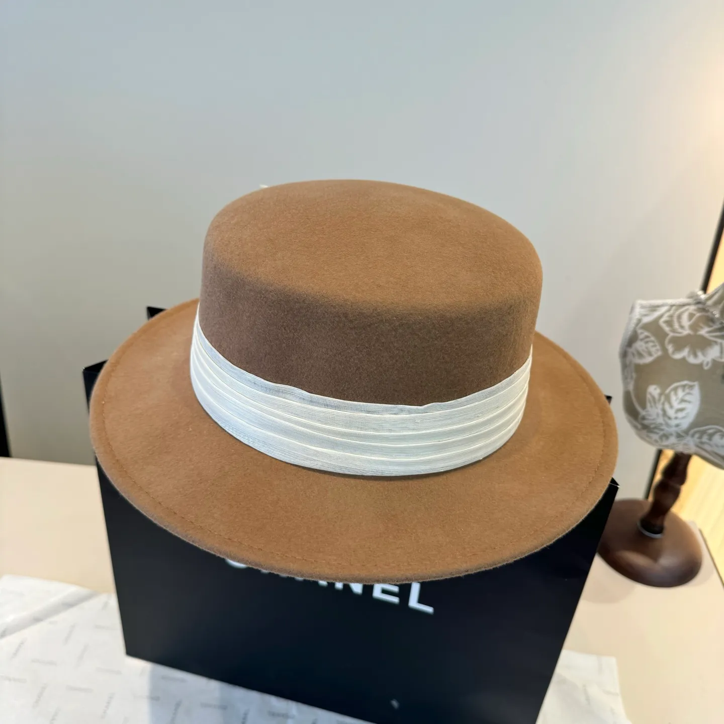 💰240¥ Valentino’s new classic lady style flat top hat, head circumference 57cm
