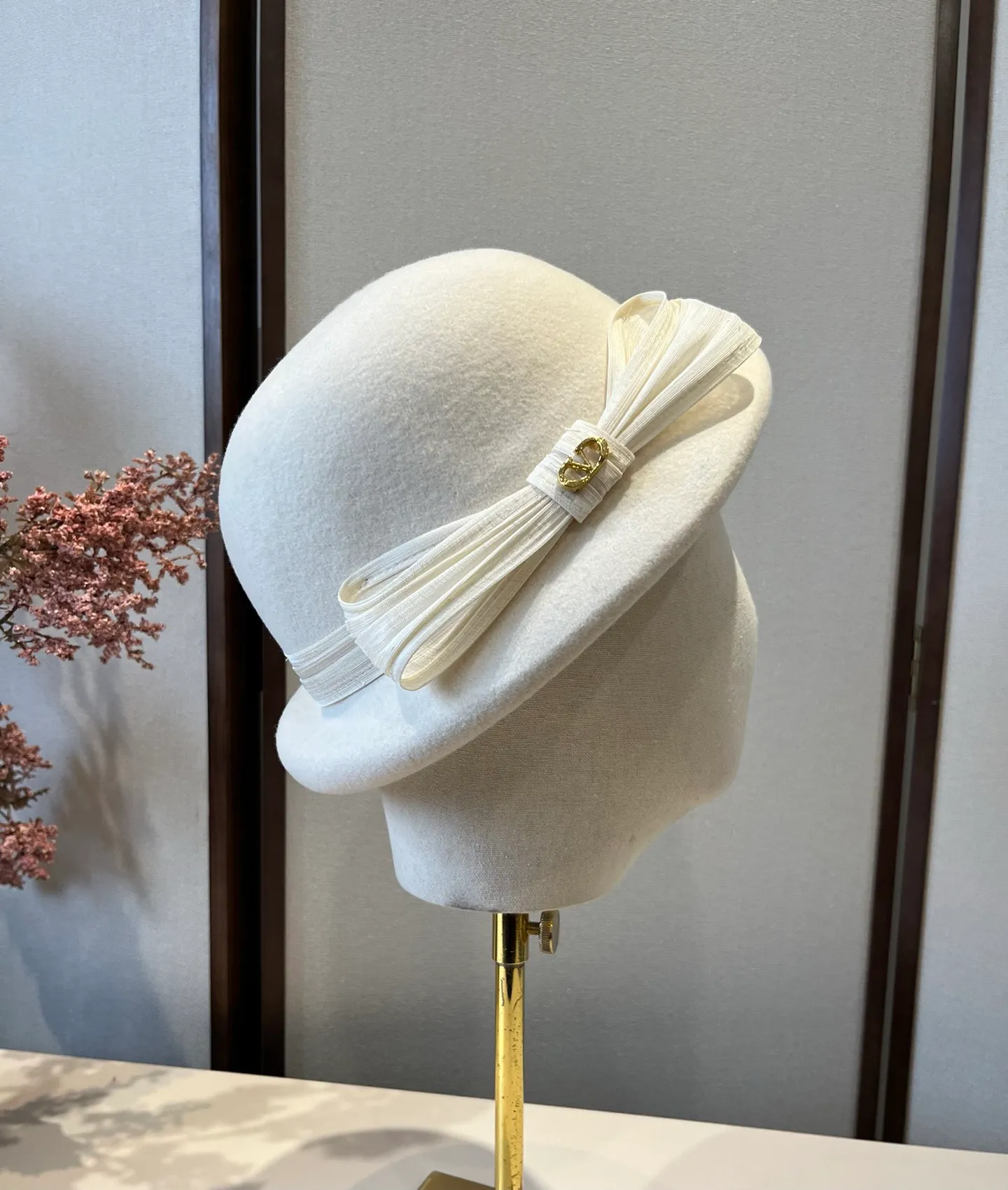 💰220¥ White Valentino new autumn and winter wool basin hat, 100% wool fabric%, head circumference 57cm