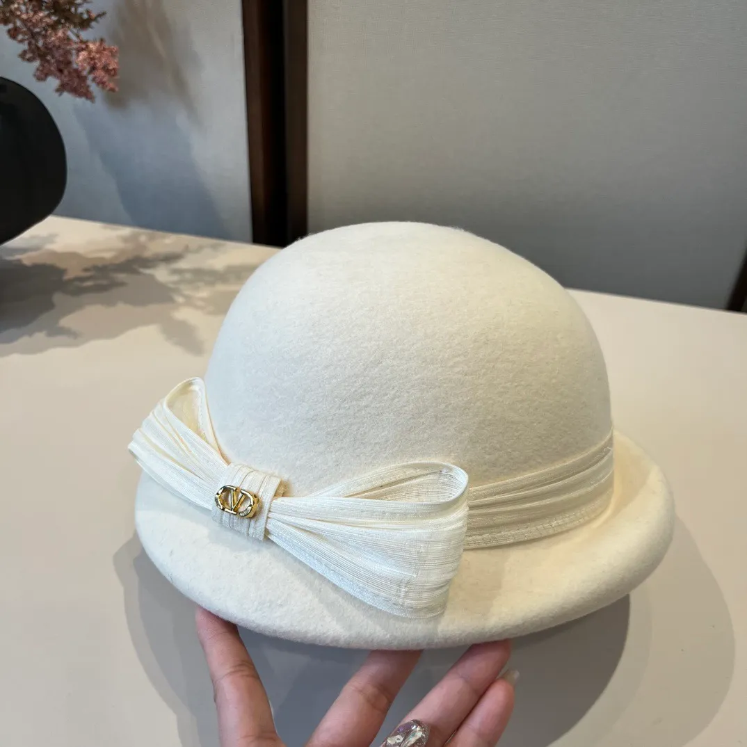 💰220¥ White Valentino new autumn and winter wool basin hat, 100% wool fabric%, head circumference 57cm