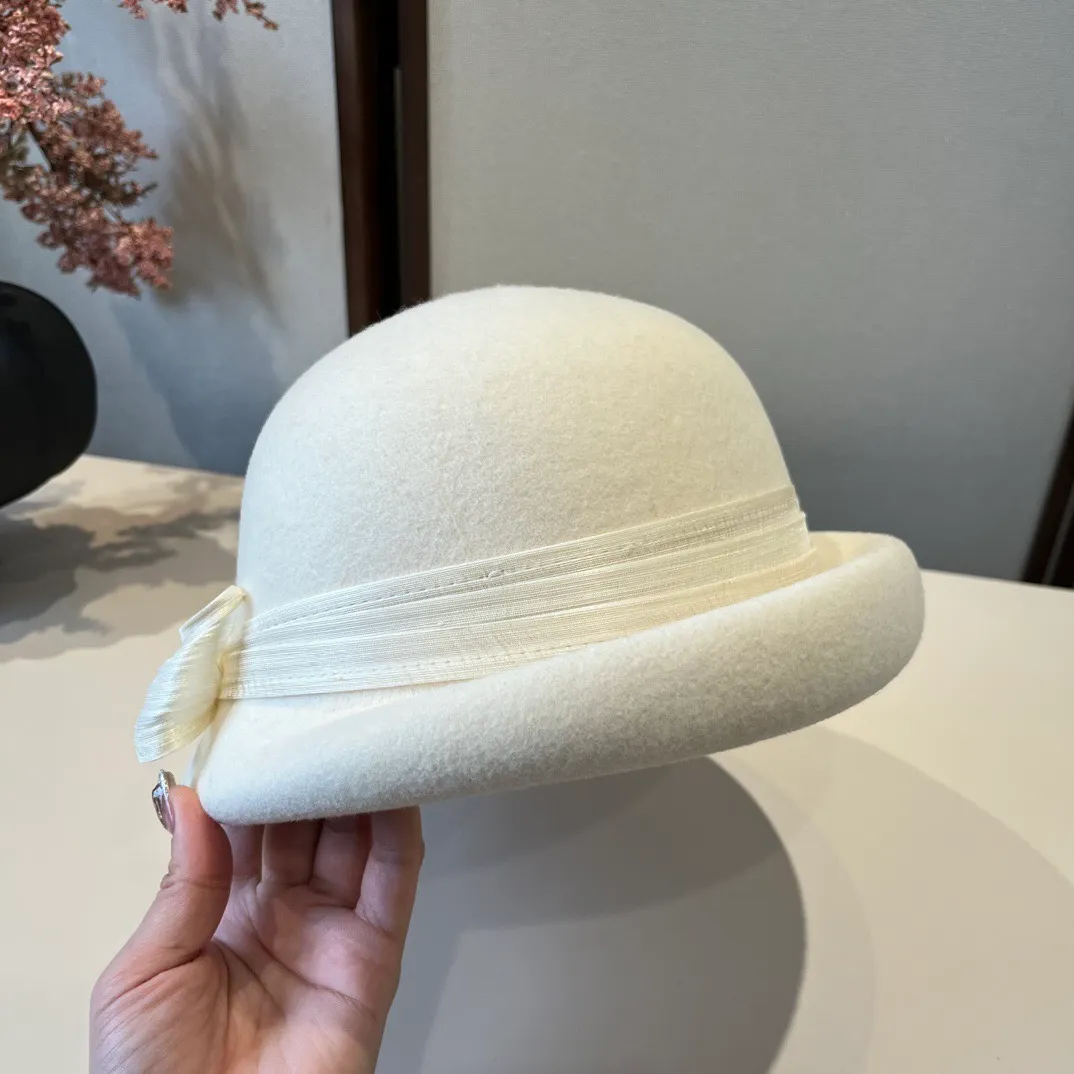 💰220¥ White Valentino new autumn and winter wool basin hat, 100% wool fabric%, head circumference 57cm