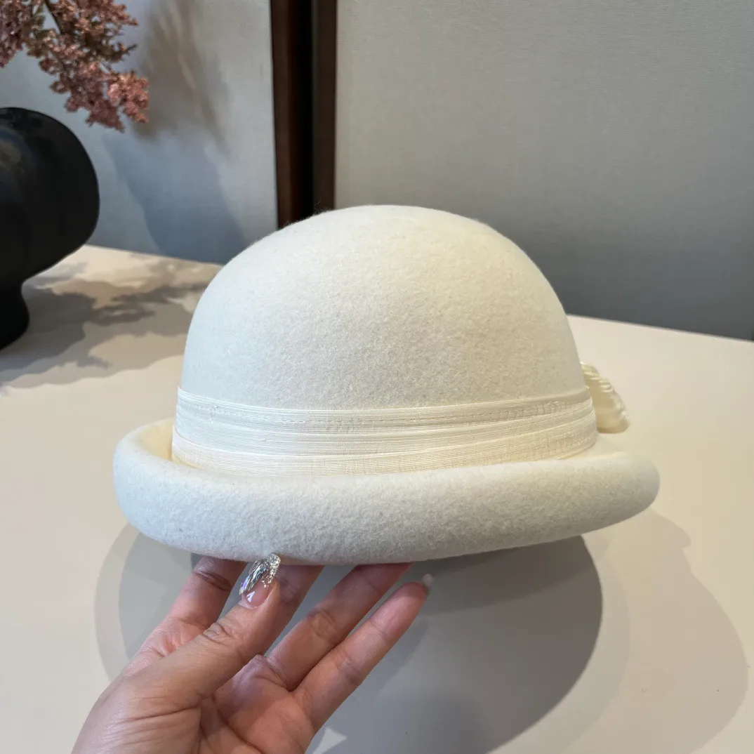 💰220¥ White Valentino new autumn and winter wool basin hat, 100% wool fabric%, head circumference 57cm