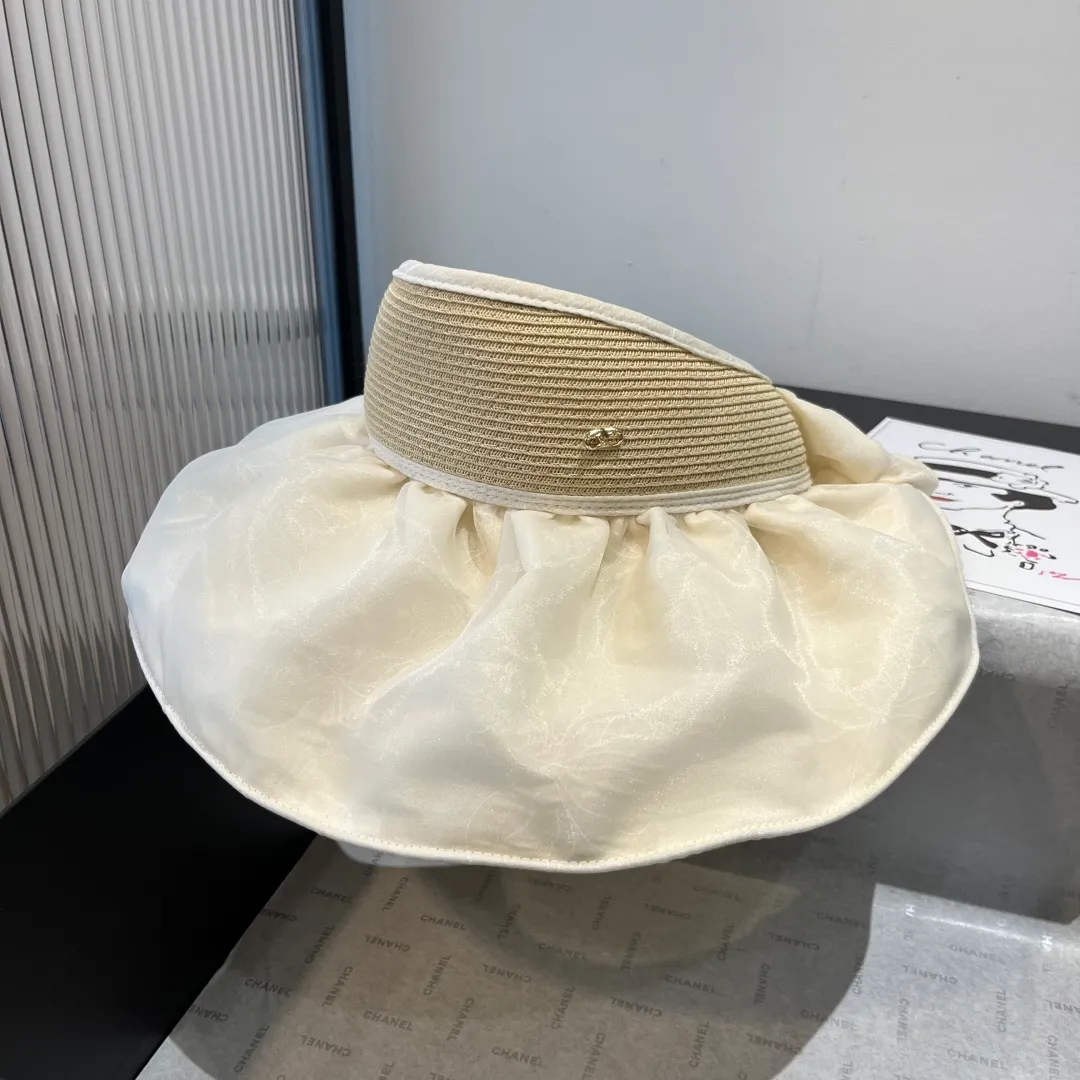 💰120¥ Valentino hollow top sun hat, head circumference 57cm