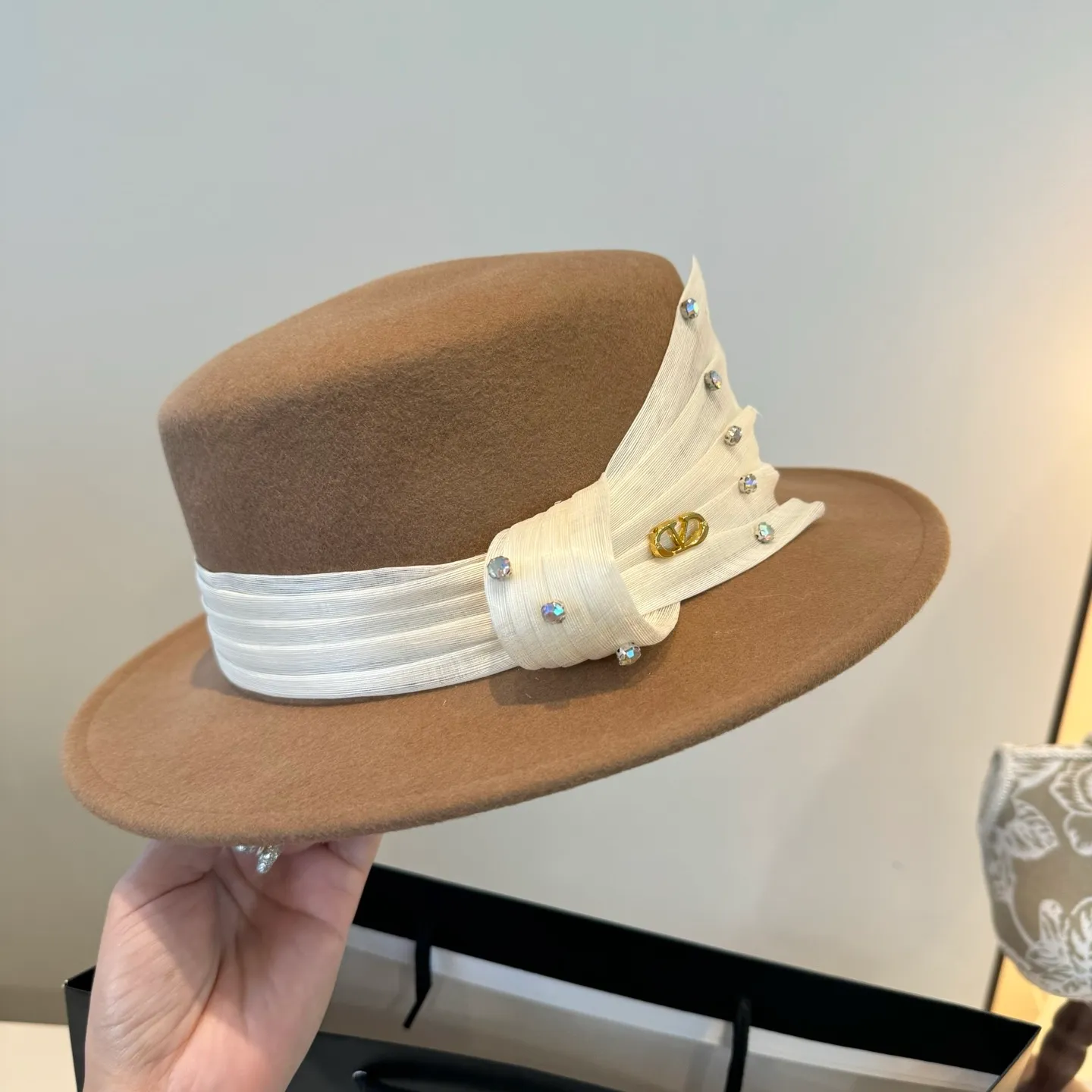 💰240¥ Valentino’s new classic lady style flat top hat, head circumference 57cm