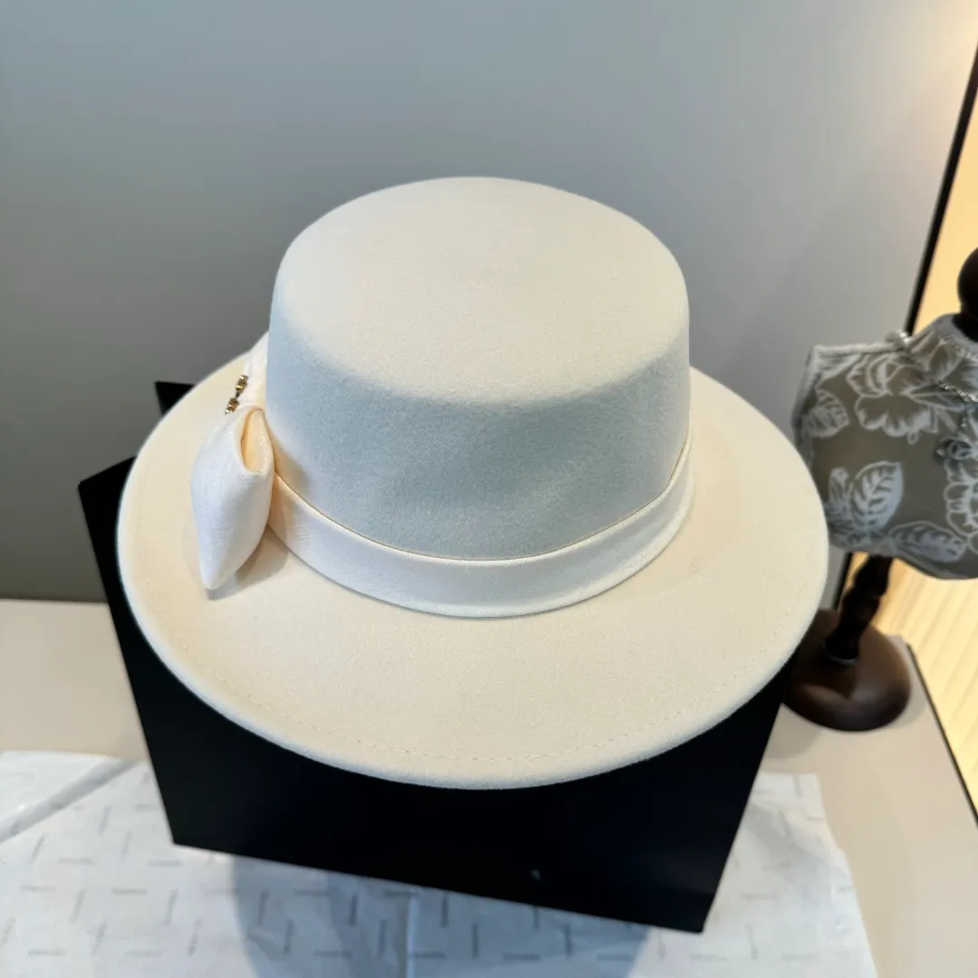 💰210¥ White Valentino new wool top hat, flat top hat, 100% wool fabric 🦙%, head circumference 57cm
