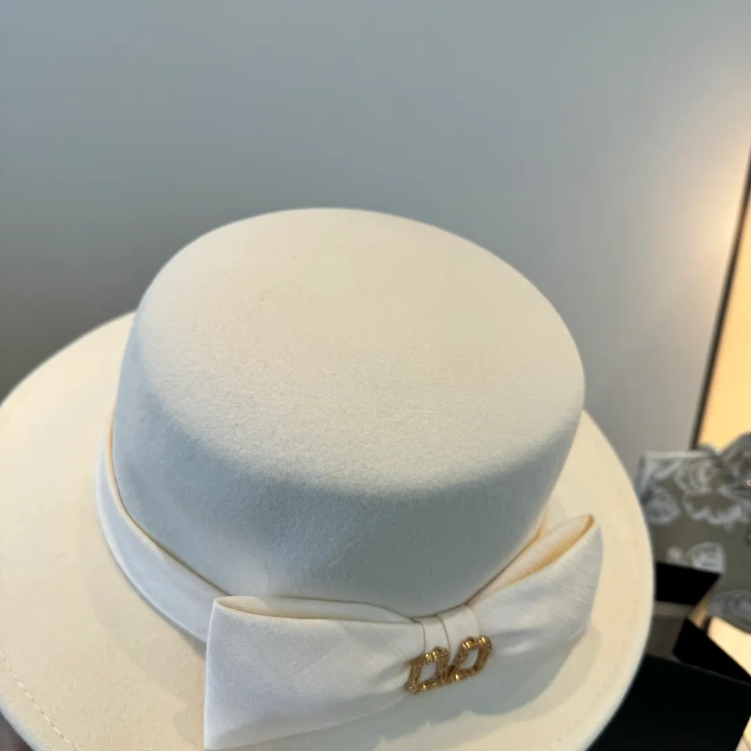 💰210¥ White Valentino new wool top hat, flat top hat, 100% wool fabric 🦙%, head circumference 57cm