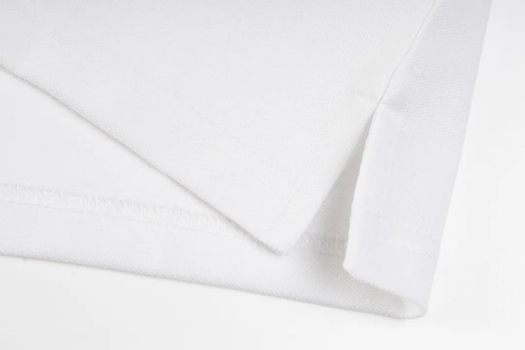 P180 AMIRI/Amiri, the American fashion brand's 2025 spring and summer Polo shirt, the same style is sold at the counter, customized fabrics, excellent texture, contrasting color splicing, ready-made clothes with stylish drapes, comfortable to wear and skin-friendly, heavy workmanship to create the original logo, complete three labels, excellent upper body effect, original purchase, a must-have for men's wardrobe. Color: White Size: M-3XL