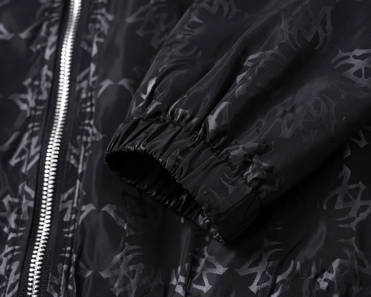 P360 🌸🌸🌸 Amiri's latest 25-year-old men's jacket. The color combination has a classic charm without losing youthful vitality. It reshapes a new design style and shows a bold and confident brand design concept.  Imported fabrics, sleeves and pockets are paired with exclusive brand designs, reflecting the minimalist pursuit of quality and design. Low-key luxury fully embodies the brand image and status! The brand LOGO icon design is simple and recognizable, with a delicate and comfortable touch, excellent details, exquisite and elegant everywhere, fashionable design, a capable and stylish upper body, and full of aura! The all-over pattern and simple aesthetics are brought to the extreme, and it is a jacket that can be mixed and matched. There is no doubt that it is a must-have product for men. It is extremely practical and the color is easy to match.  Color: Picture color. Sizes: M, L, xL, xxL, xxxL
